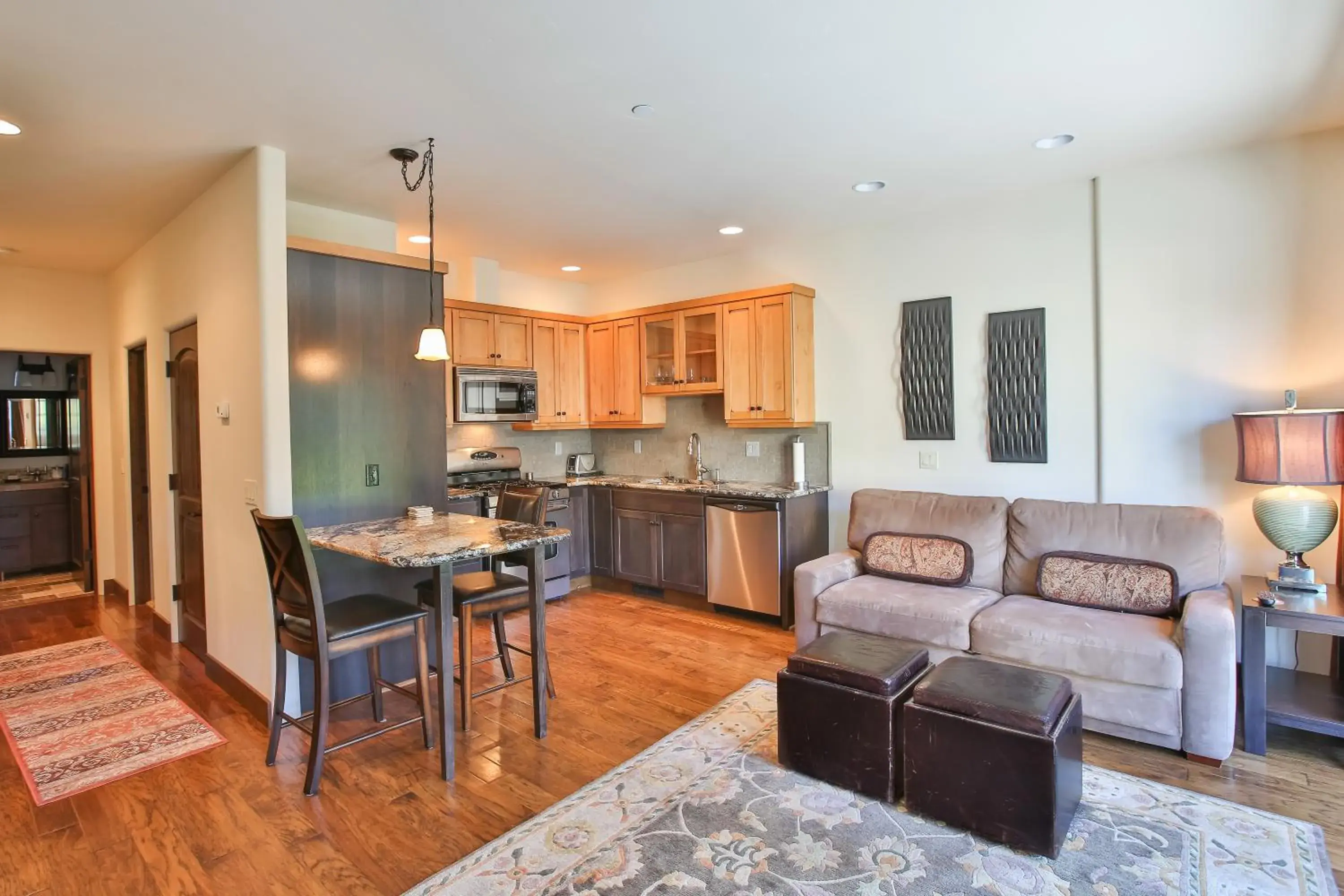 Seating area in Columbia Cliff Villas Seating area in Columbia Cliff Villas