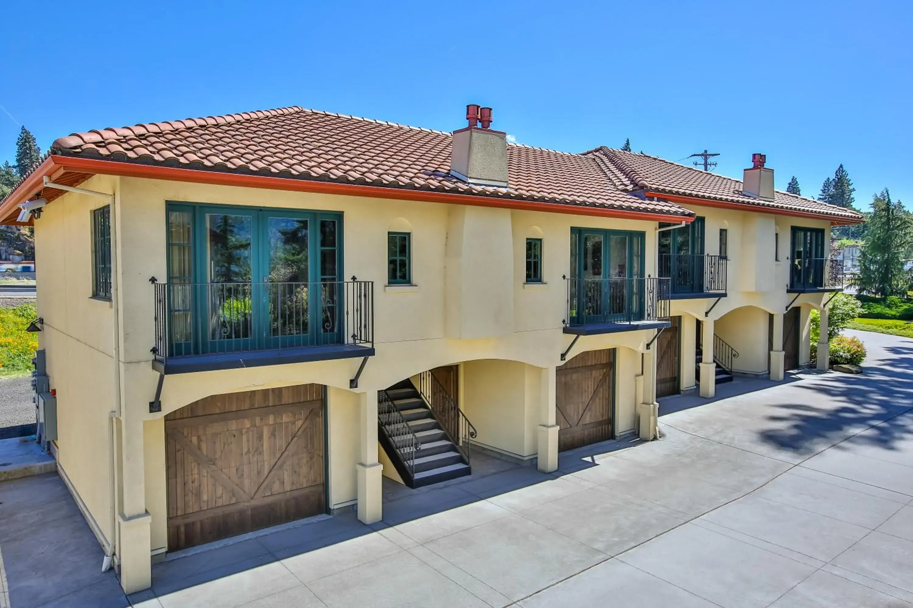 Facade/entrance in Columbia Cliff Villas Facade/entrance in Columbia Cliff Villas