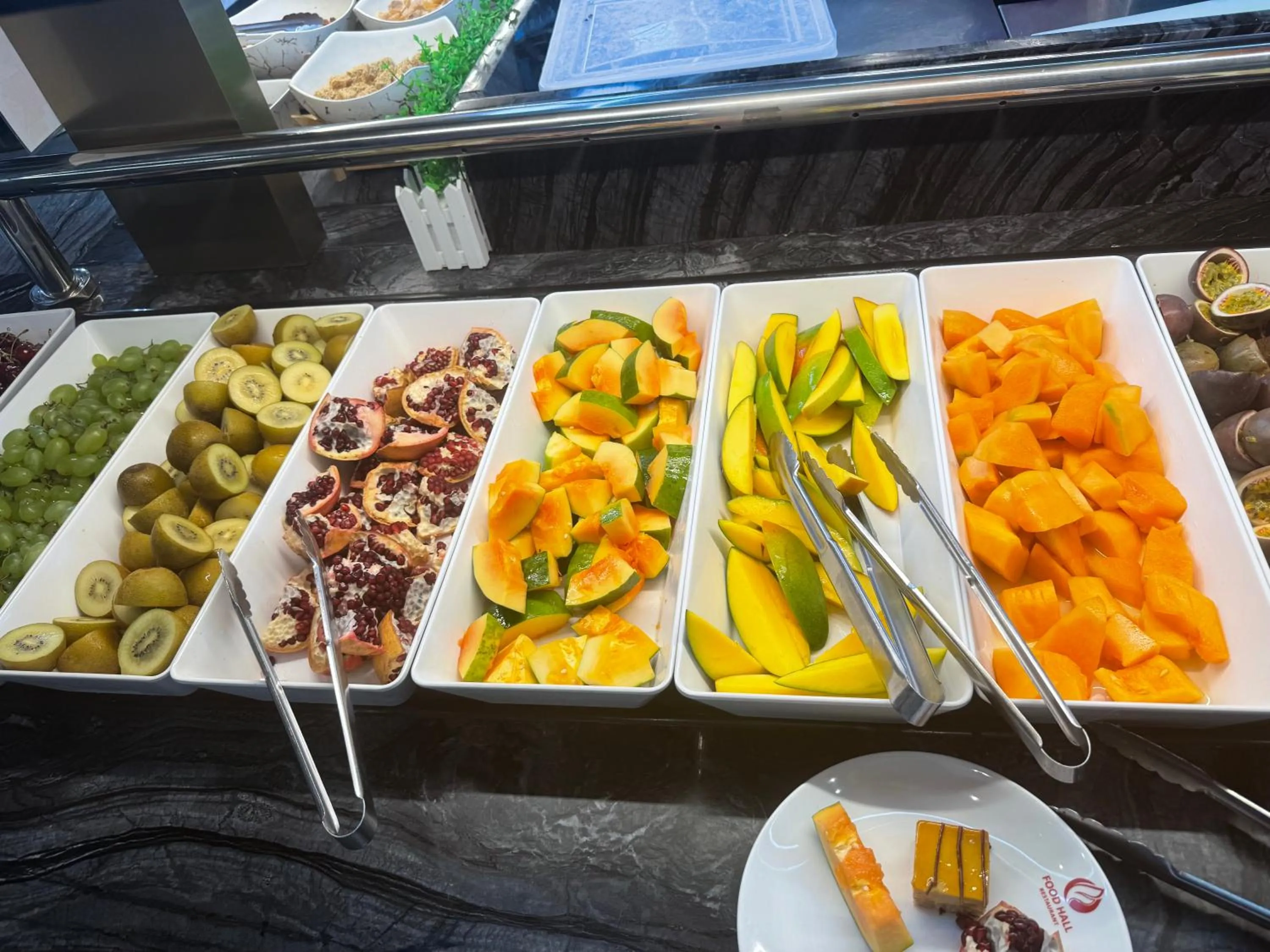 Food and drinks in Hôtel Escurial - Centre Gare