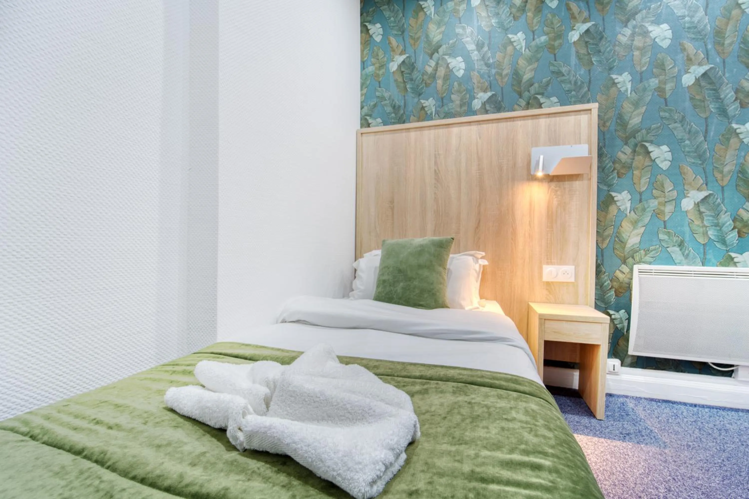 Photo of the whole room, Bed in Hôtel Escurial - Centre Gare