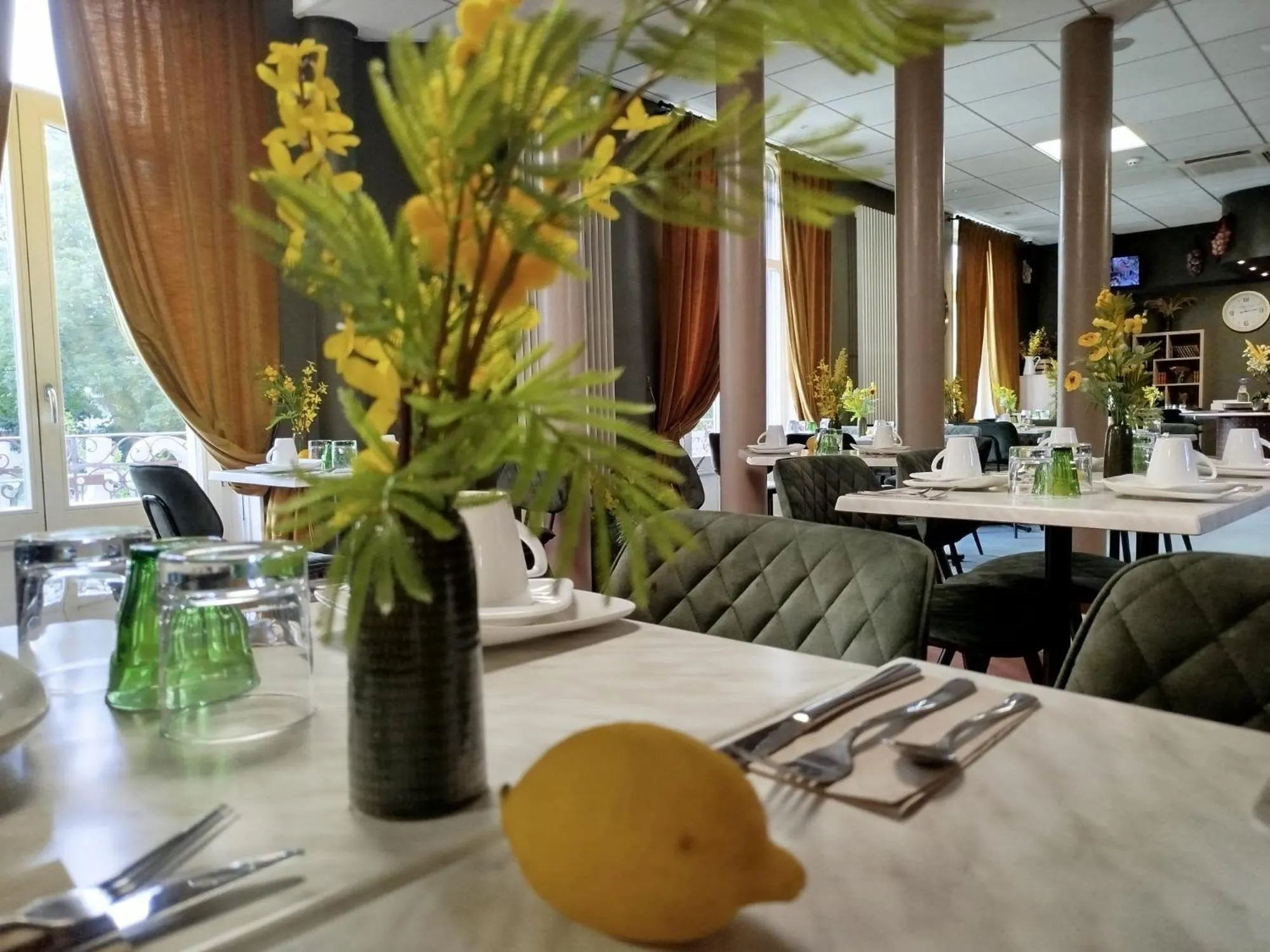 Restaurant/places to eat in Hôtel Escurial - Centre Gare