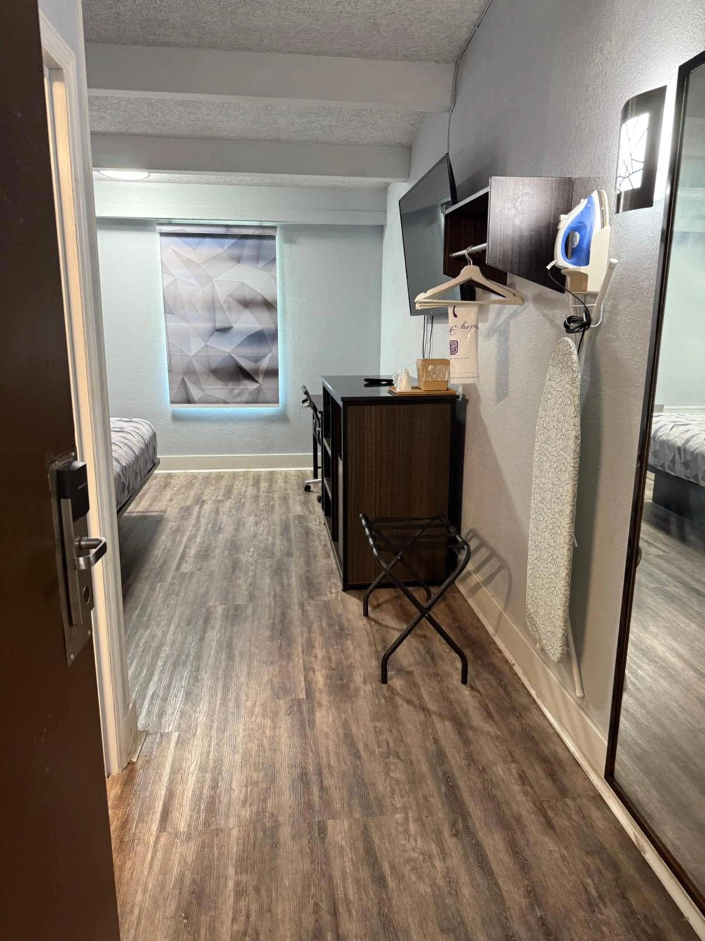 Photo of the whole room in Econo Lodge Montgomery South I-65