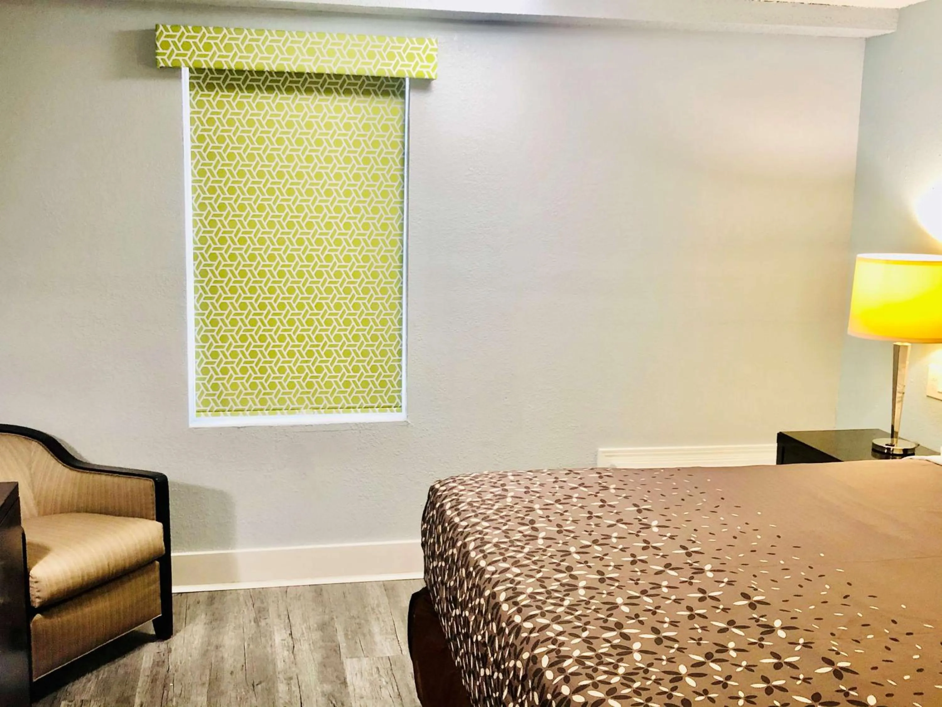 Photo of the whole room, Bed in Montgomery Inn & Suites