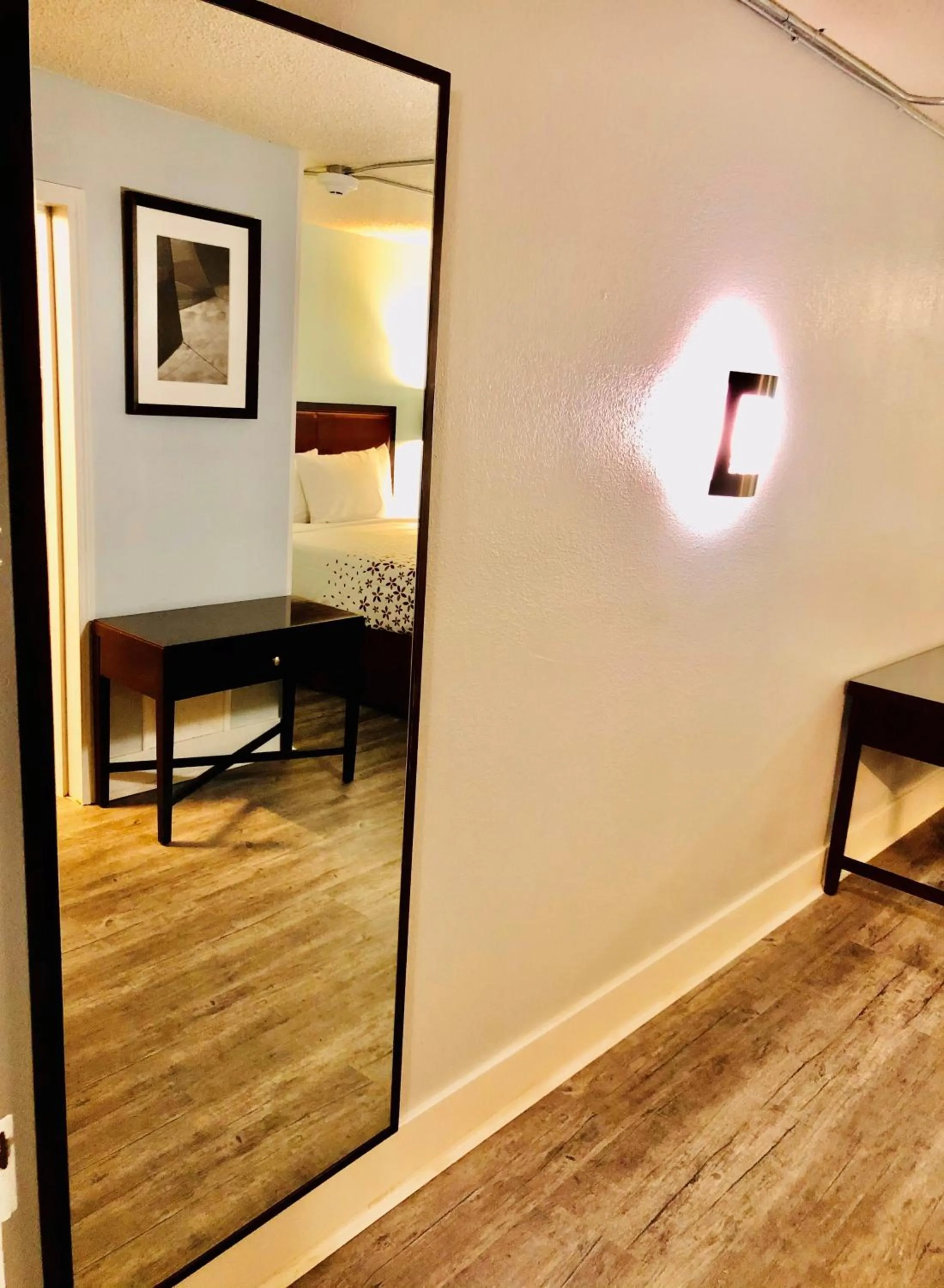 Bedroom, Bed in Montgomery Inn & Suites