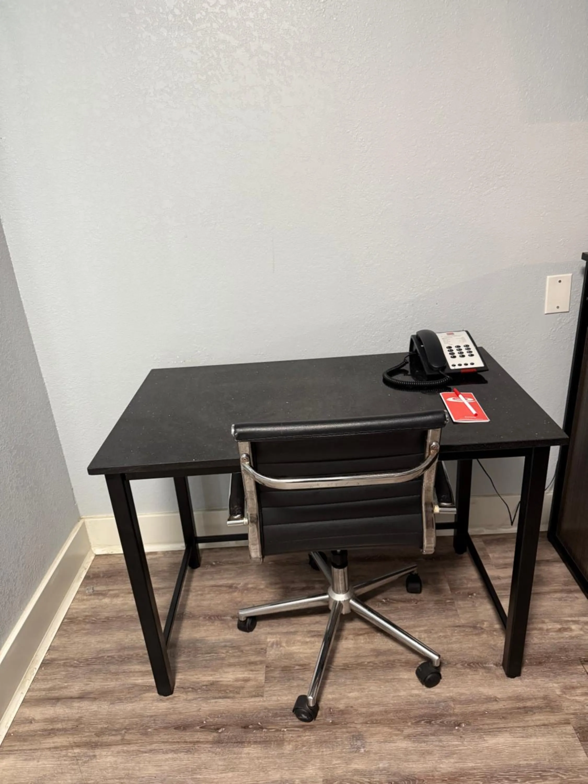 furniture in Econo Lodge Montgomery South I-65