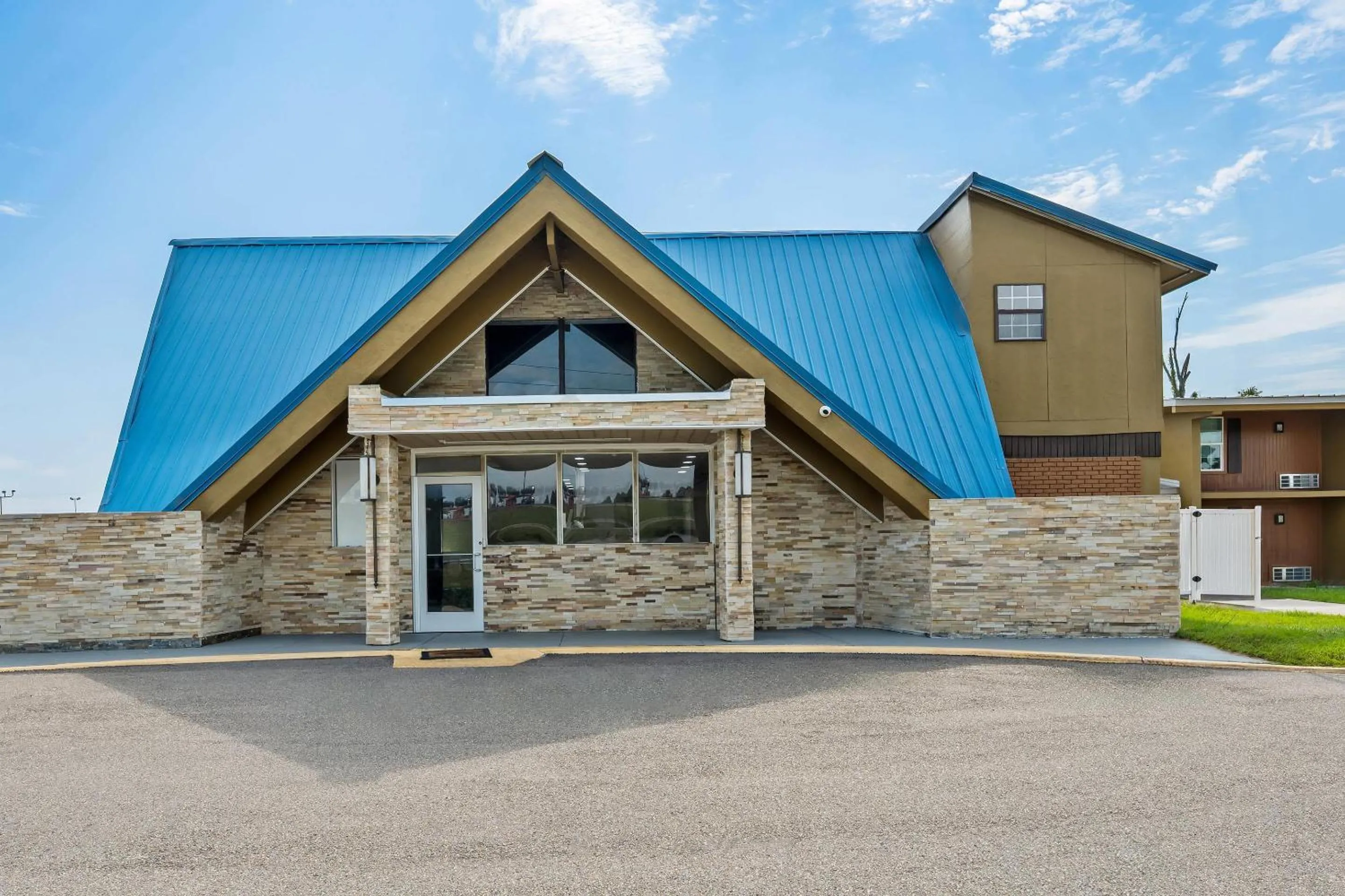 Property building in Econo Lodge Montgomery South I-65