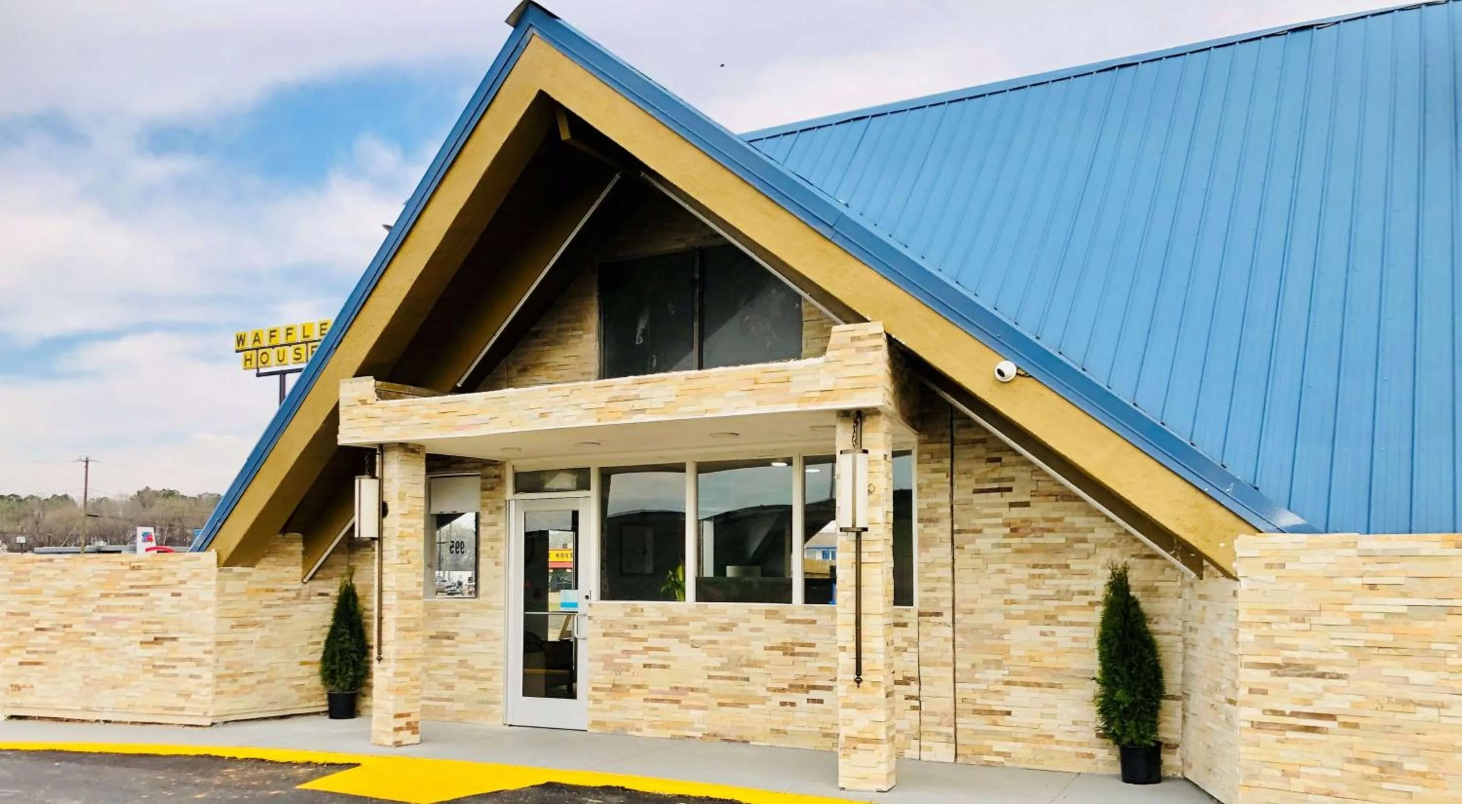 Property building in Montgomery Inn & Suites