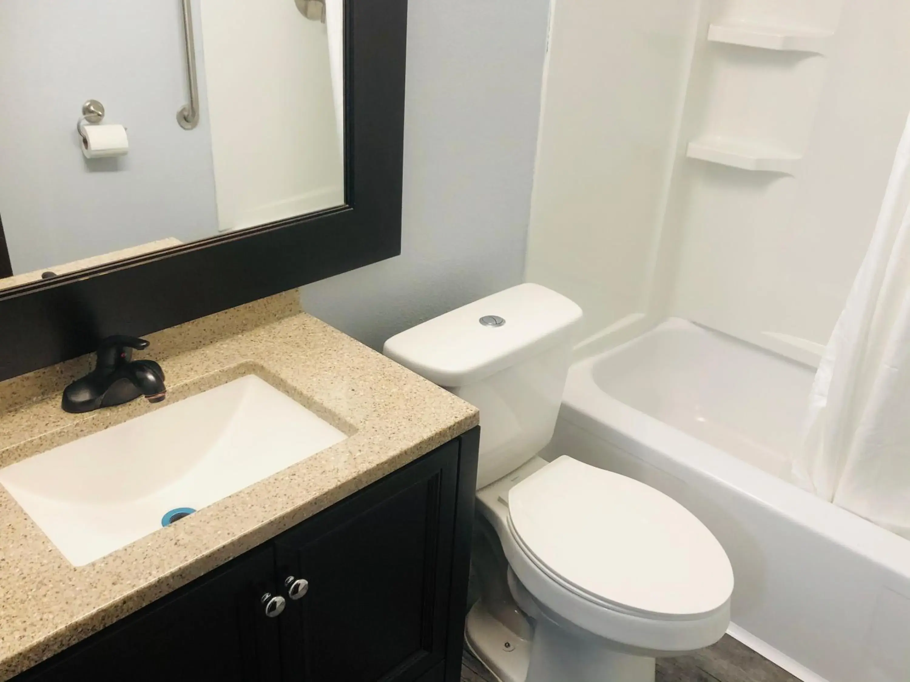 Bathroom in Best Comfort Inn Montgomery Southwest