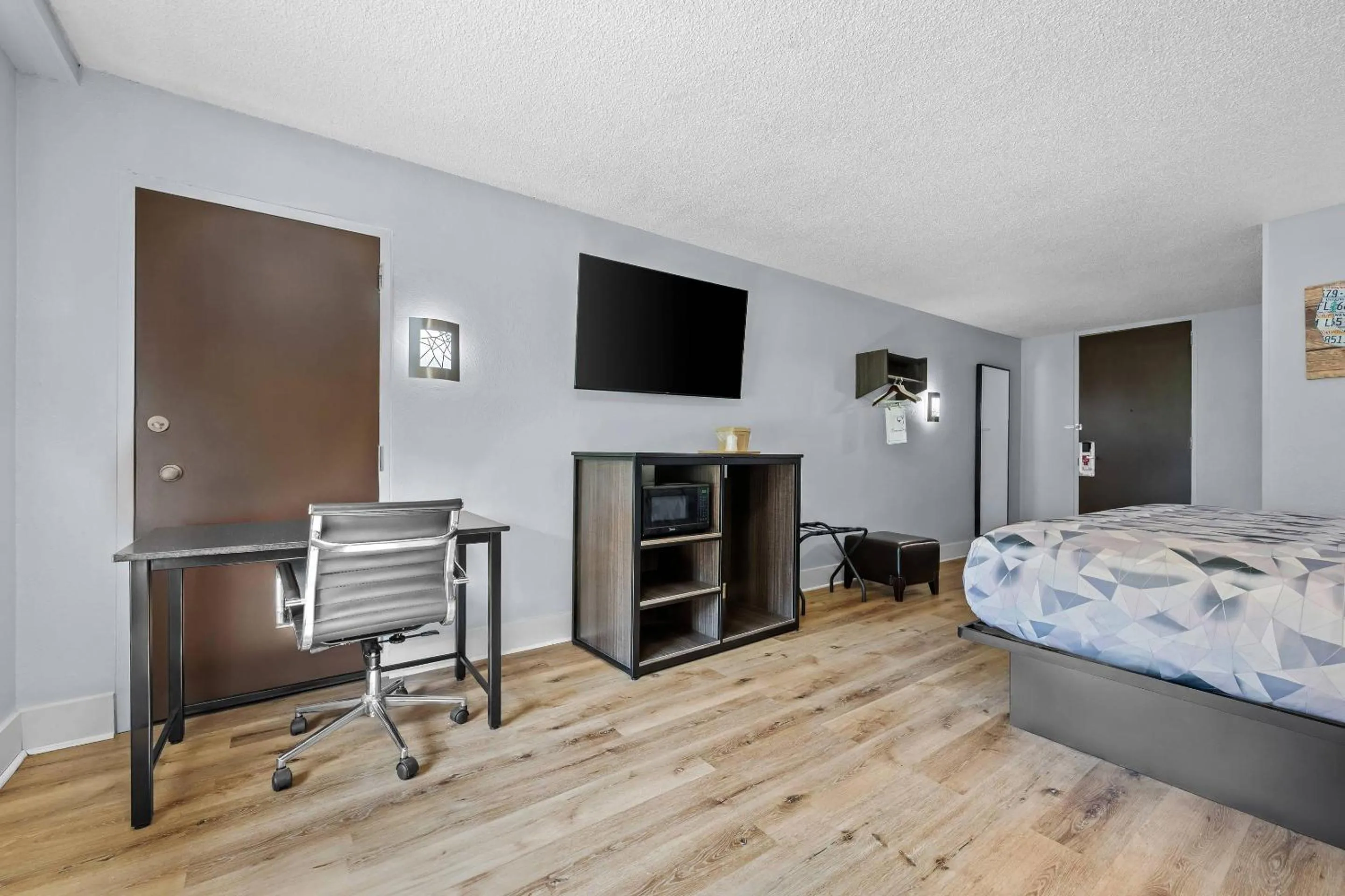 Bedroom, Bed in Econo Lodge Montgomery South I-65