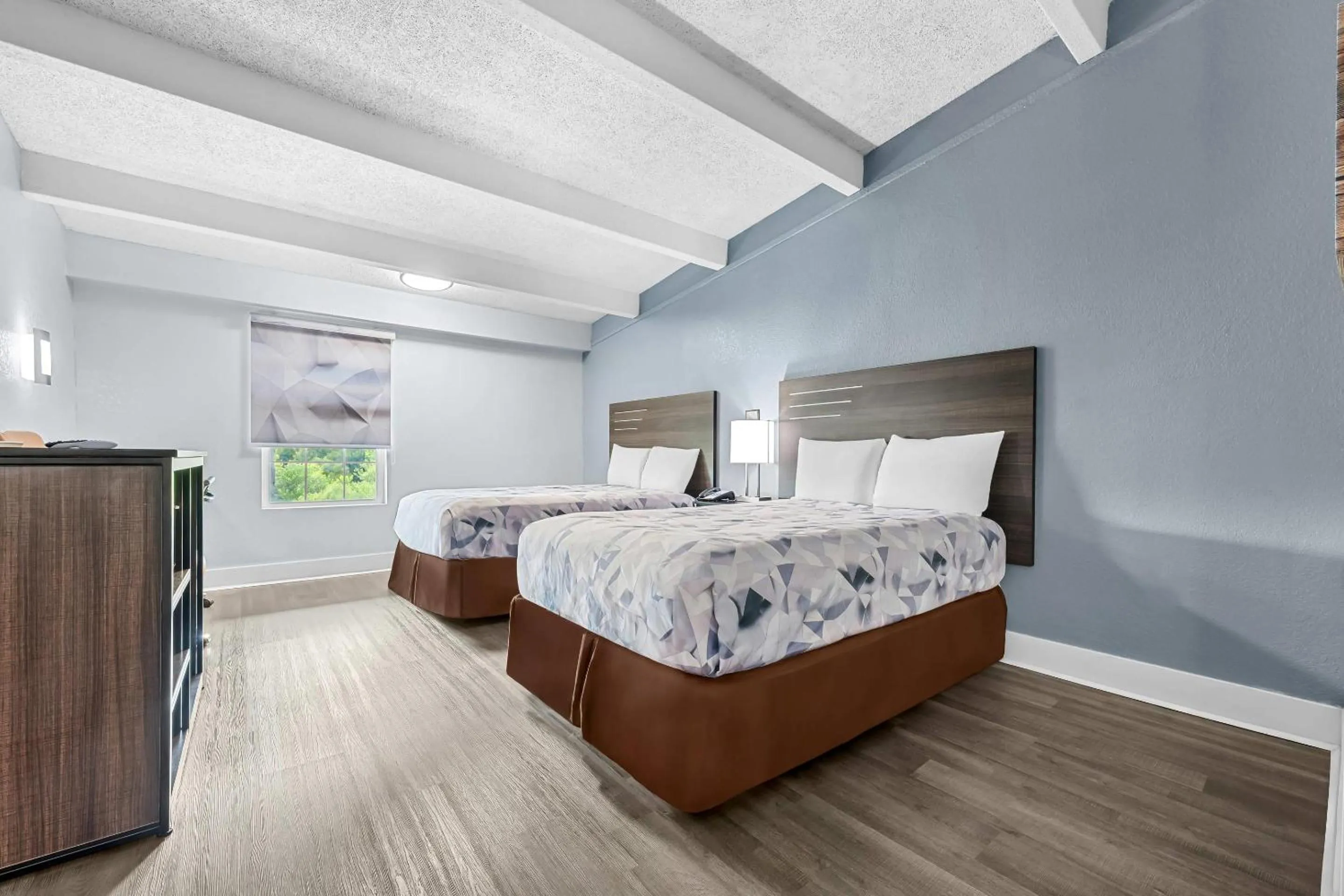 Bedroom, Bed in Econo Lodge Montgomery South I-65