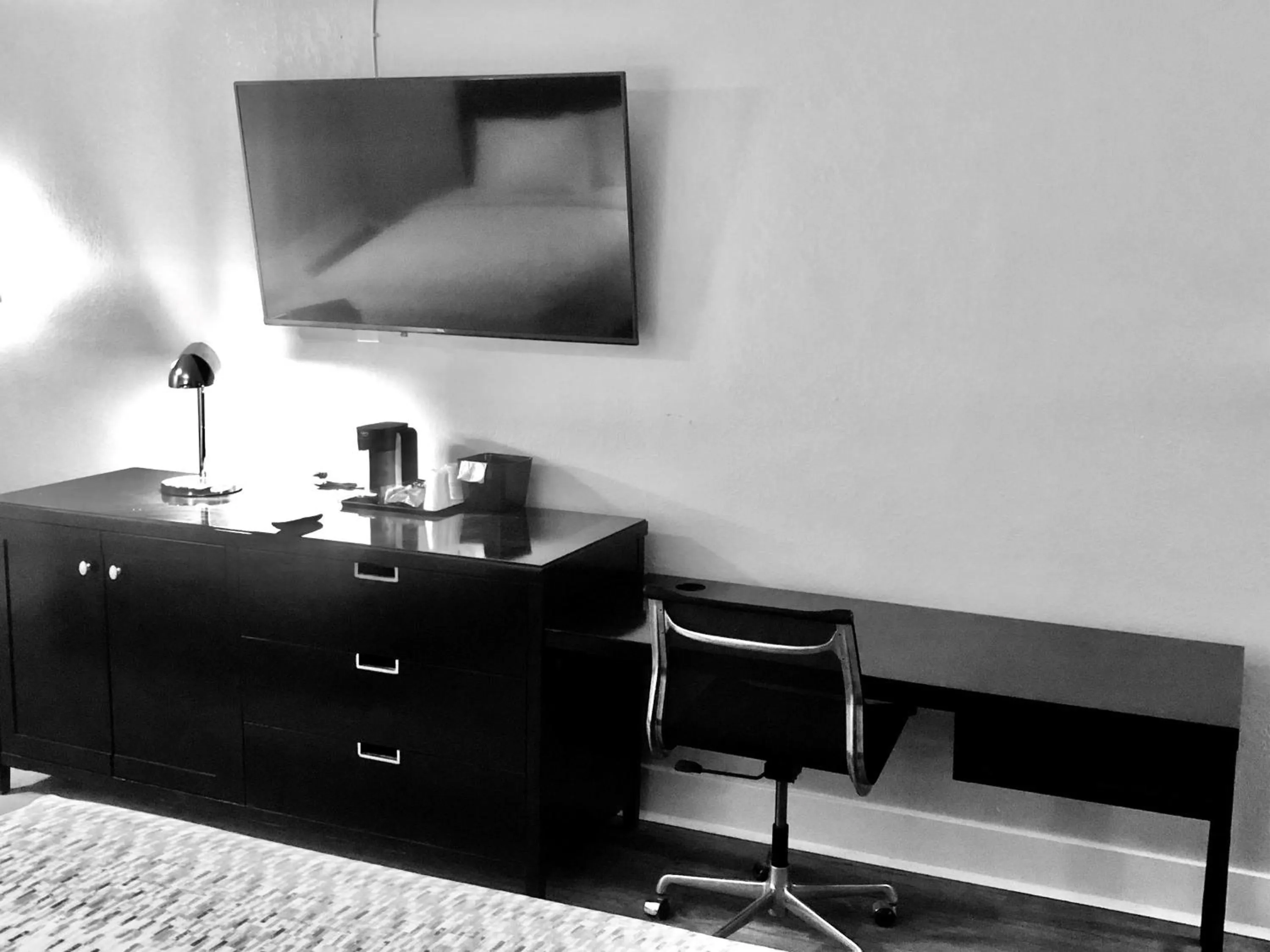 Photo of the whole room in Montgomery Inn & Suites