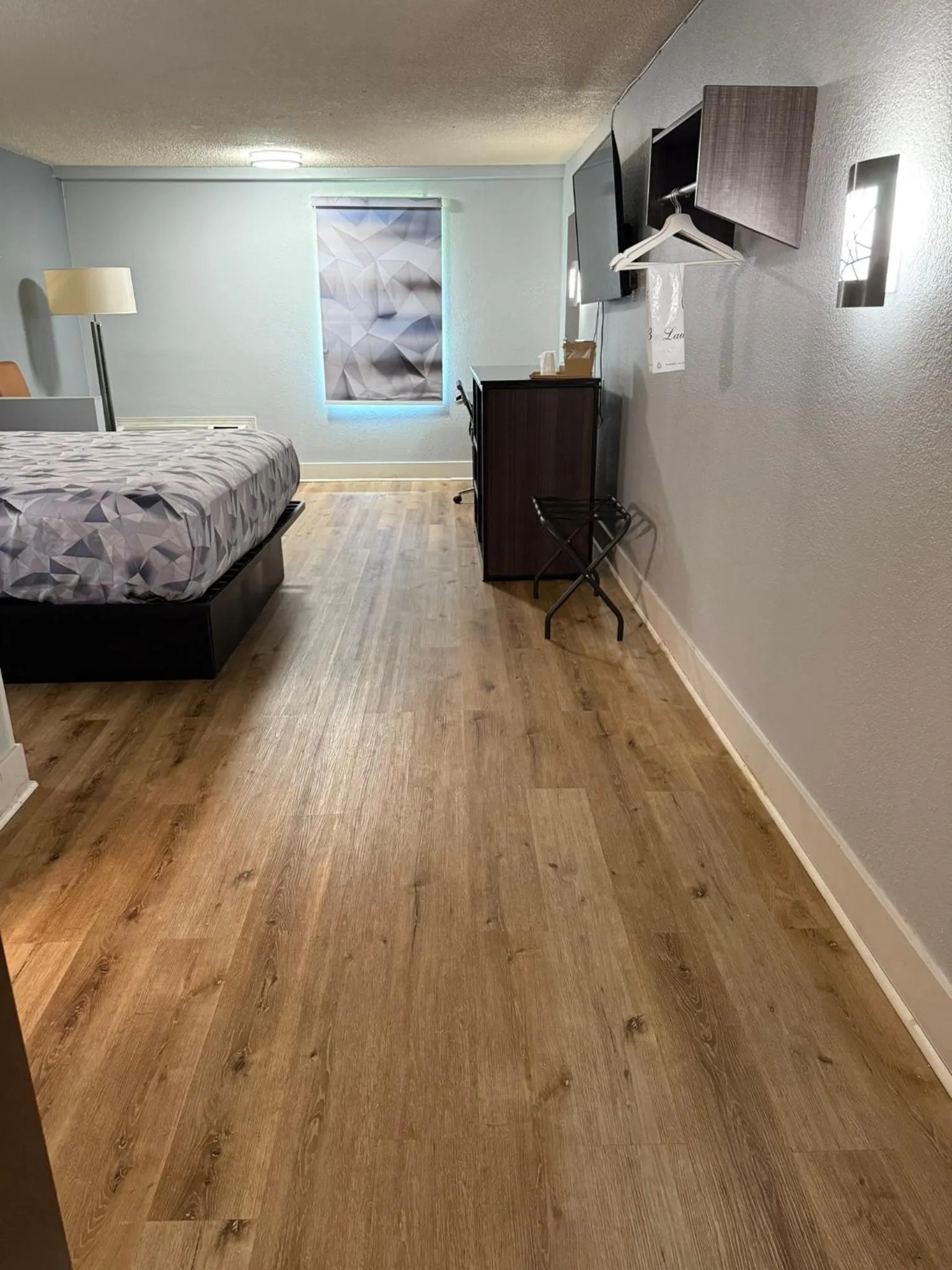 Photo of the whole room, Bed in Econo Lodge Montgomery South I-65