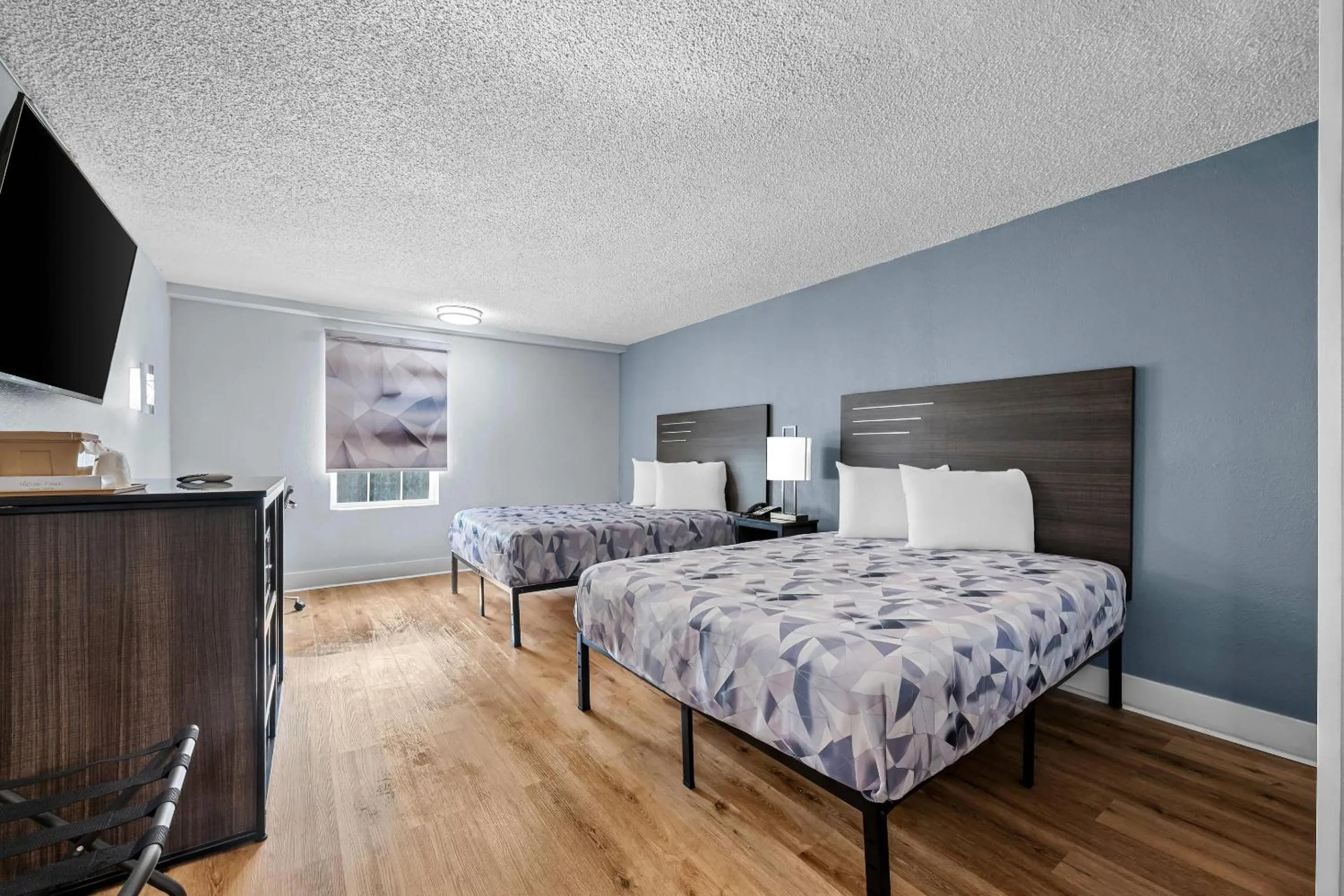 Bedroom, Bed in Econo Lodge Montgomery South I-65