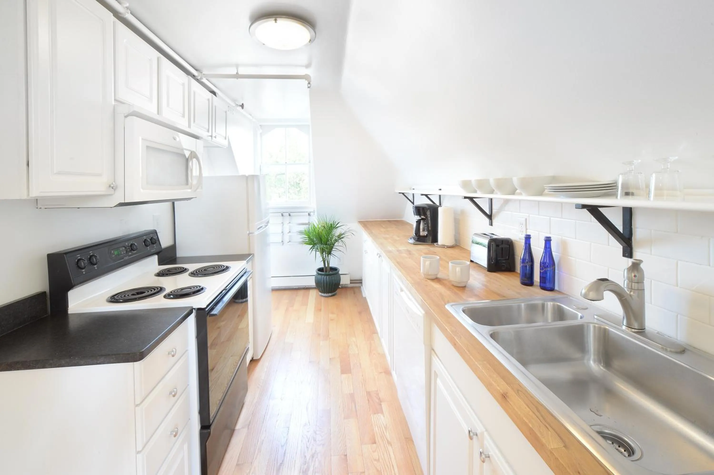 Kitchen or kitchenette in The Springwater Bed and Breakfast