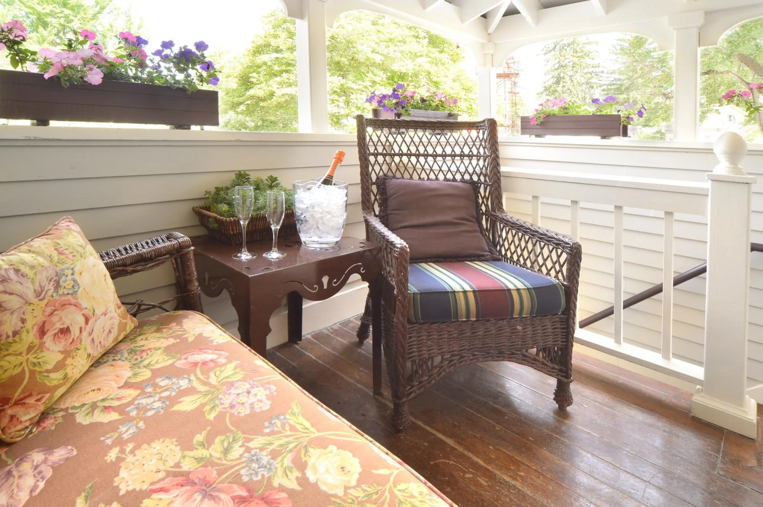 Patio in The Springwater Bed and Breakfast