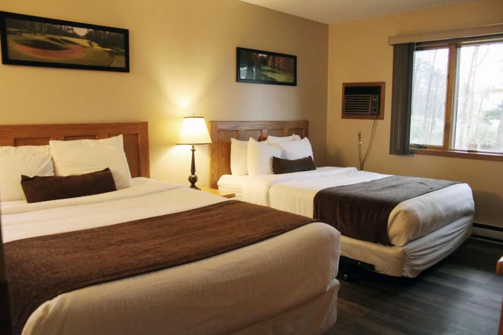 Photo of the whole room, Bed in Pine Mountain Resort