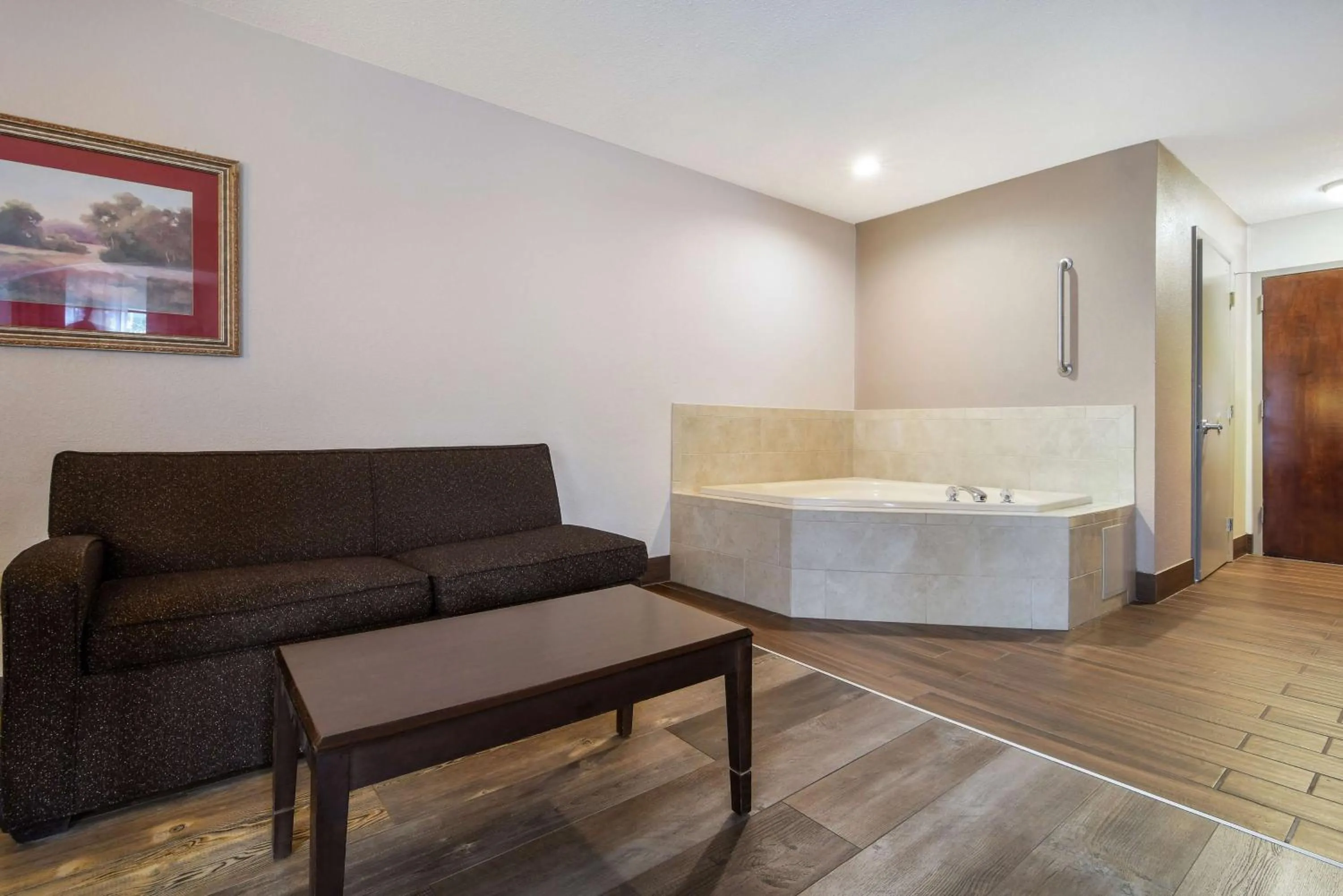 Bedroom in SureStay Plus Hotel by Best Western Tarboro