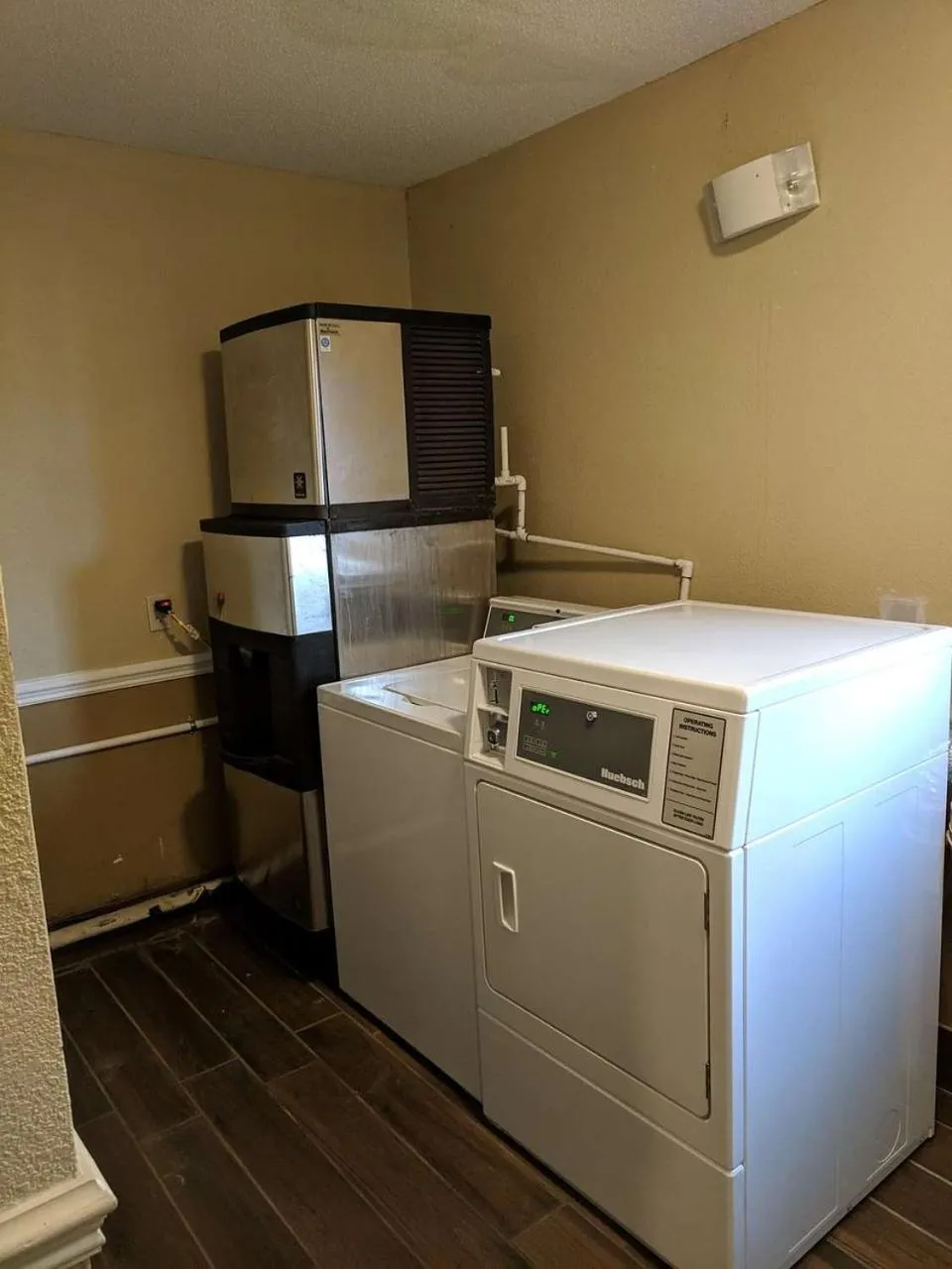 washing machine, Kitchen/Kitchenette in SureStay Plus Hotel by Best Western Tarboro