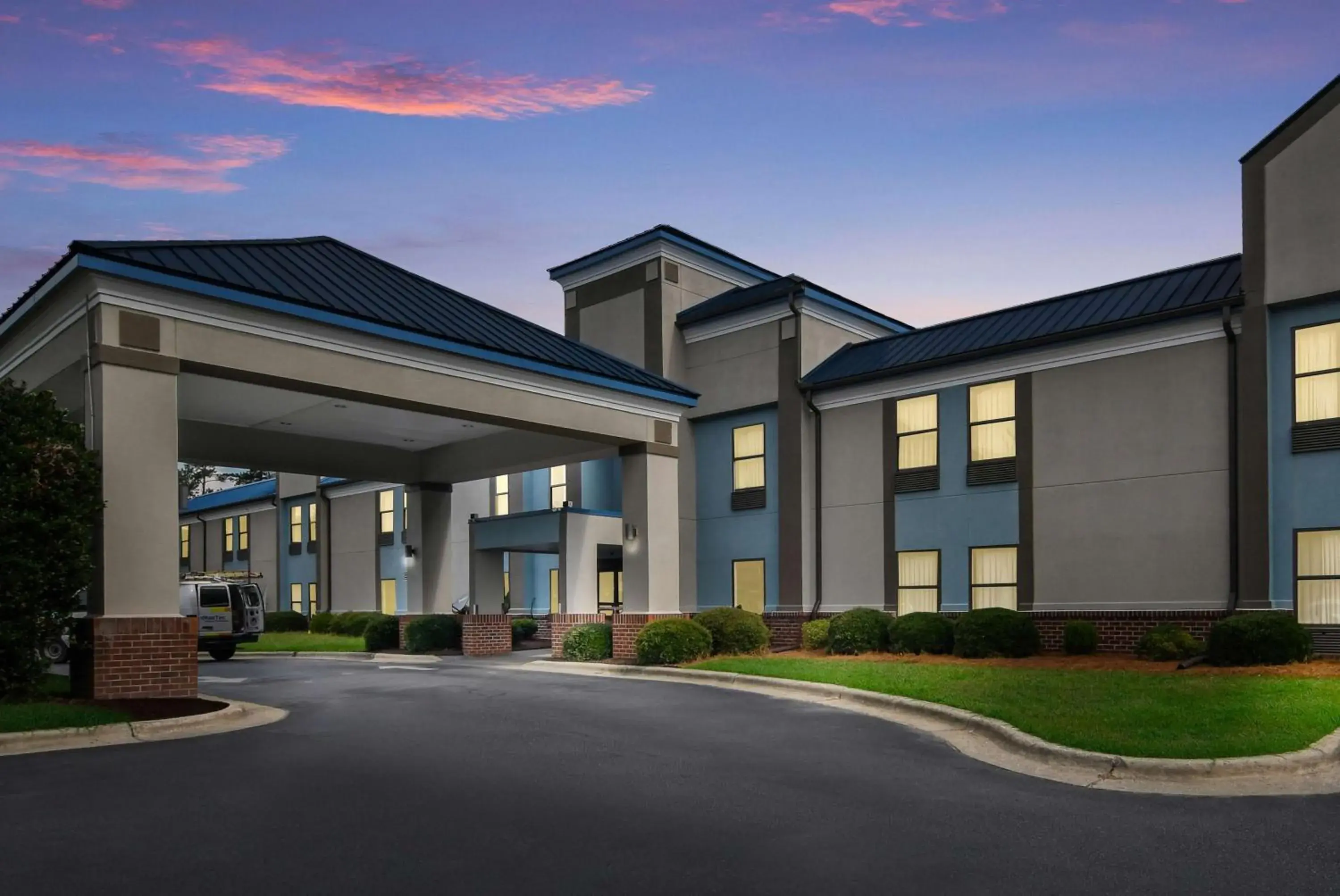 Property Building in SureStay Plus Hotel by Best Western Tarboro Property Building in SureStay Plus Hotel by Best Western Tarboro