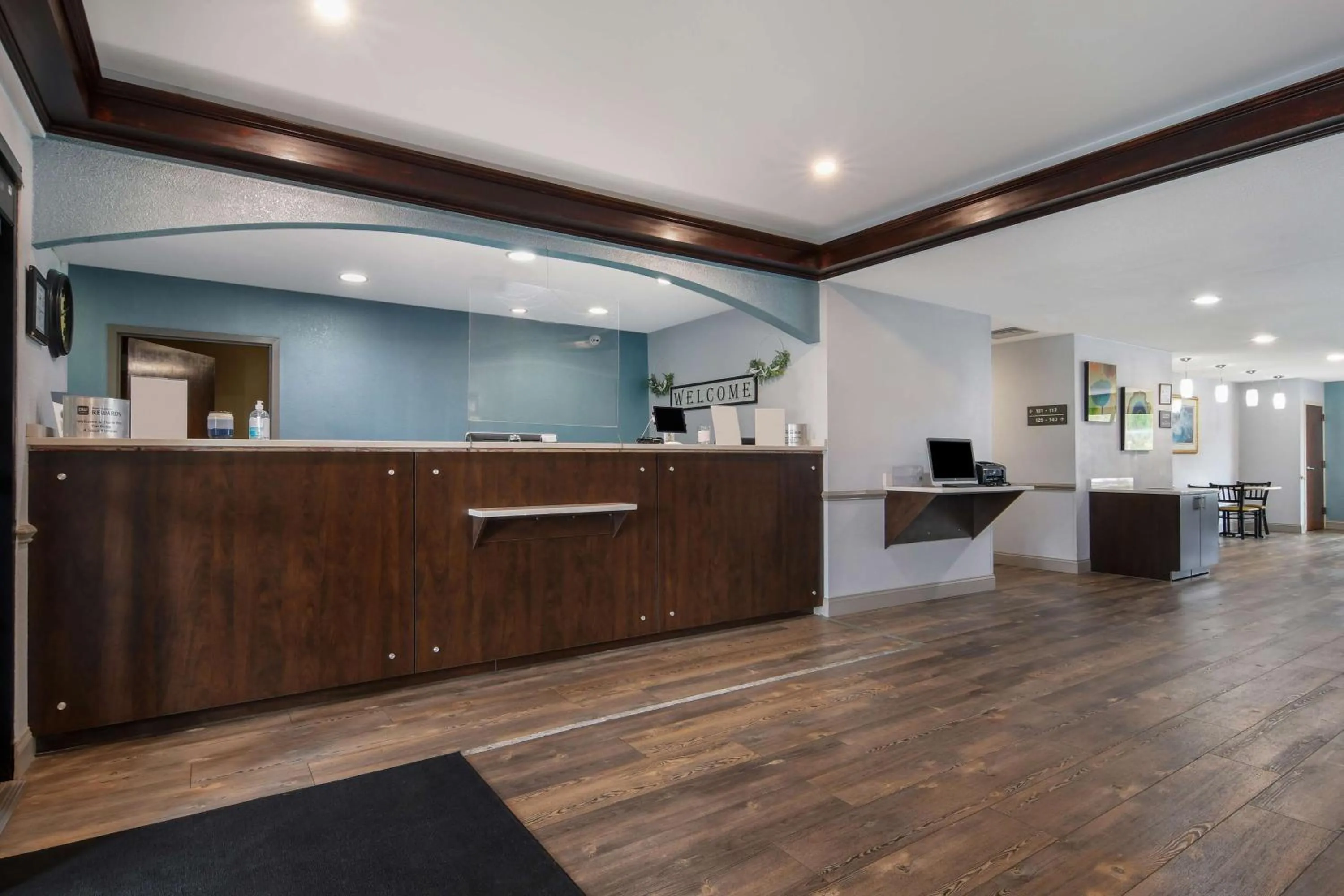 Lobby or reception, Kitchen/Kitchenette in SureStay Plus Hotel by Best Western Tarboro