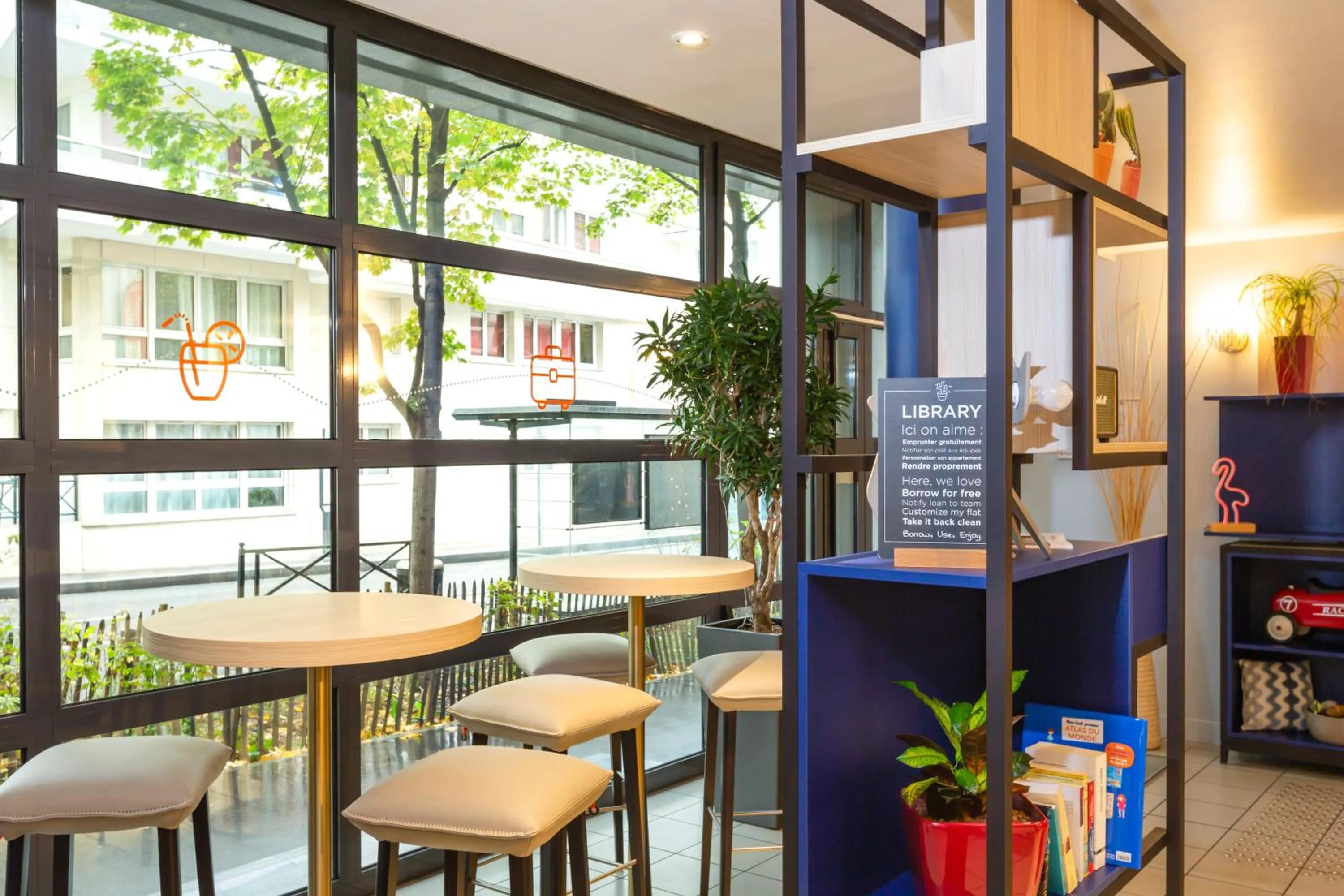 Library in Aparthotel Adagio Access La Défense - Léonard De Vinci