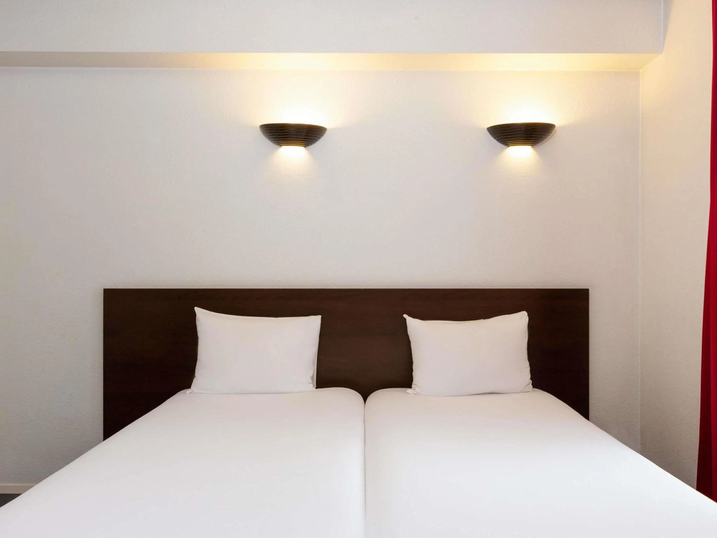 Bedroom, Bed in Aparthotel Adagio Access La Défense - Léonard De Vinci