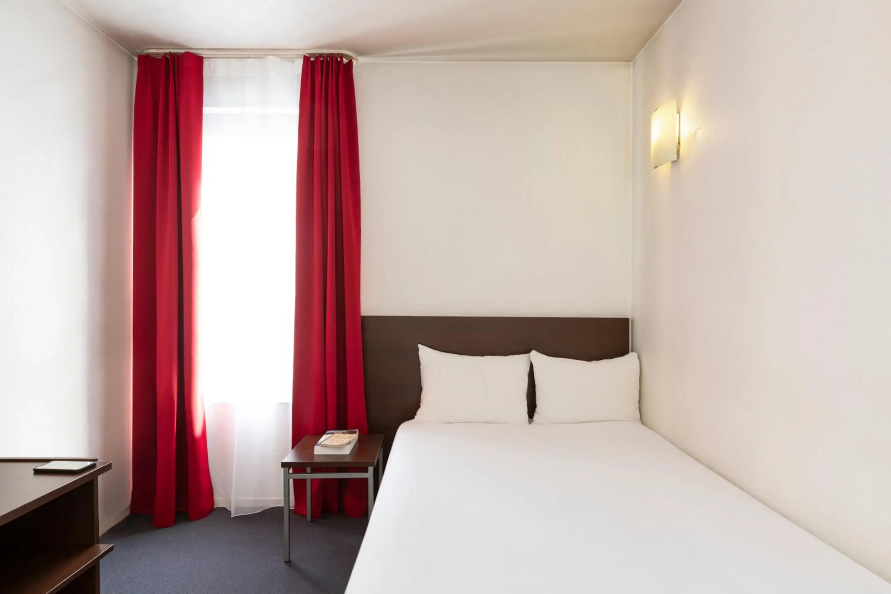 Bedroom, Bed in Aparthotel Adagio Access La Défense - Léonard De Vinci Bedroom, Bed in Aparthotel Adagio Access La Défense - Léonard De Vinci