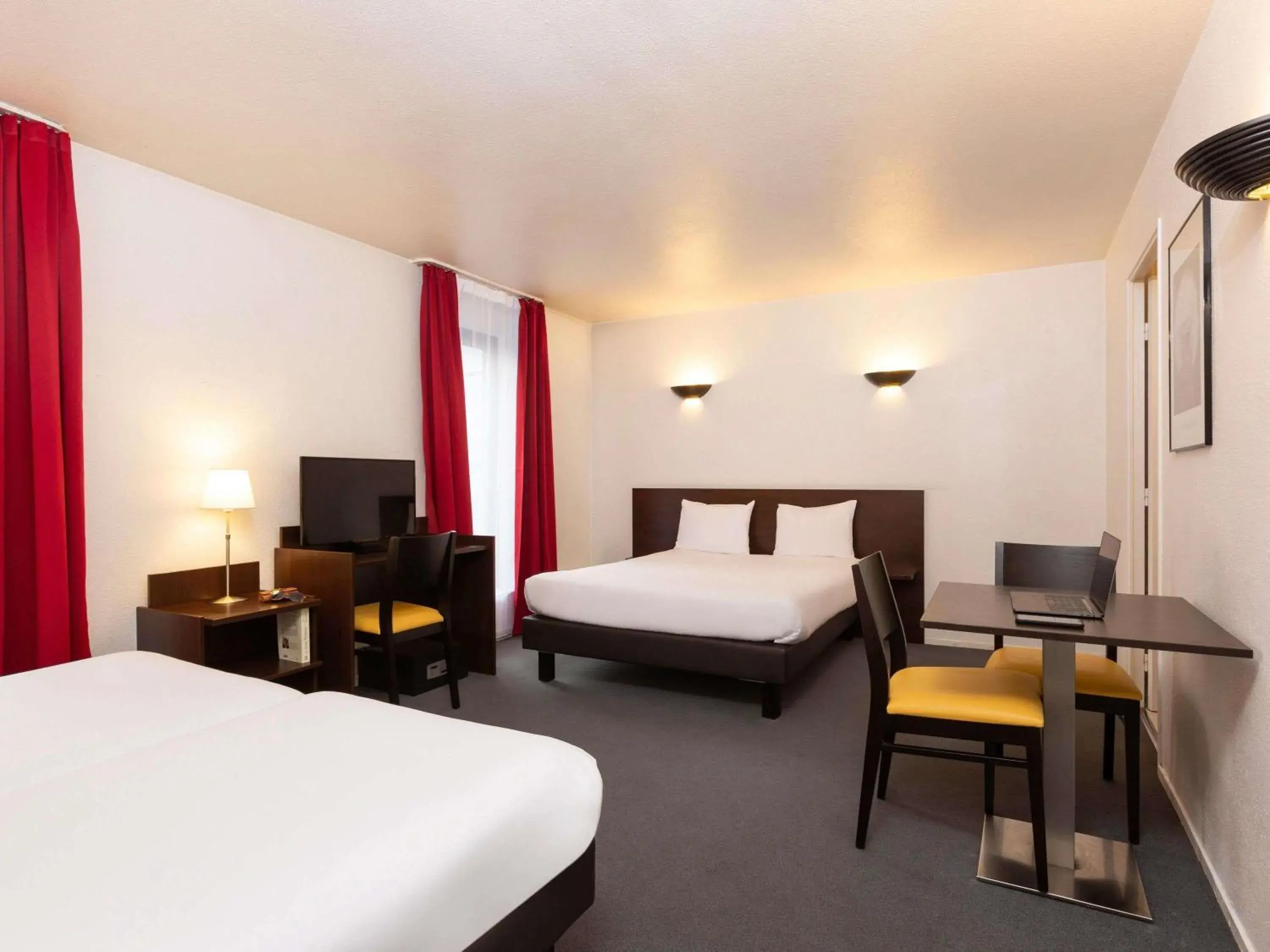 Bedroom, Bed in Aparthotel Adagio Access La Défense - Léonard De Vinci Bedroom, Bed in Aparthotel Adagio Access La Défense - Léonard De Vinci