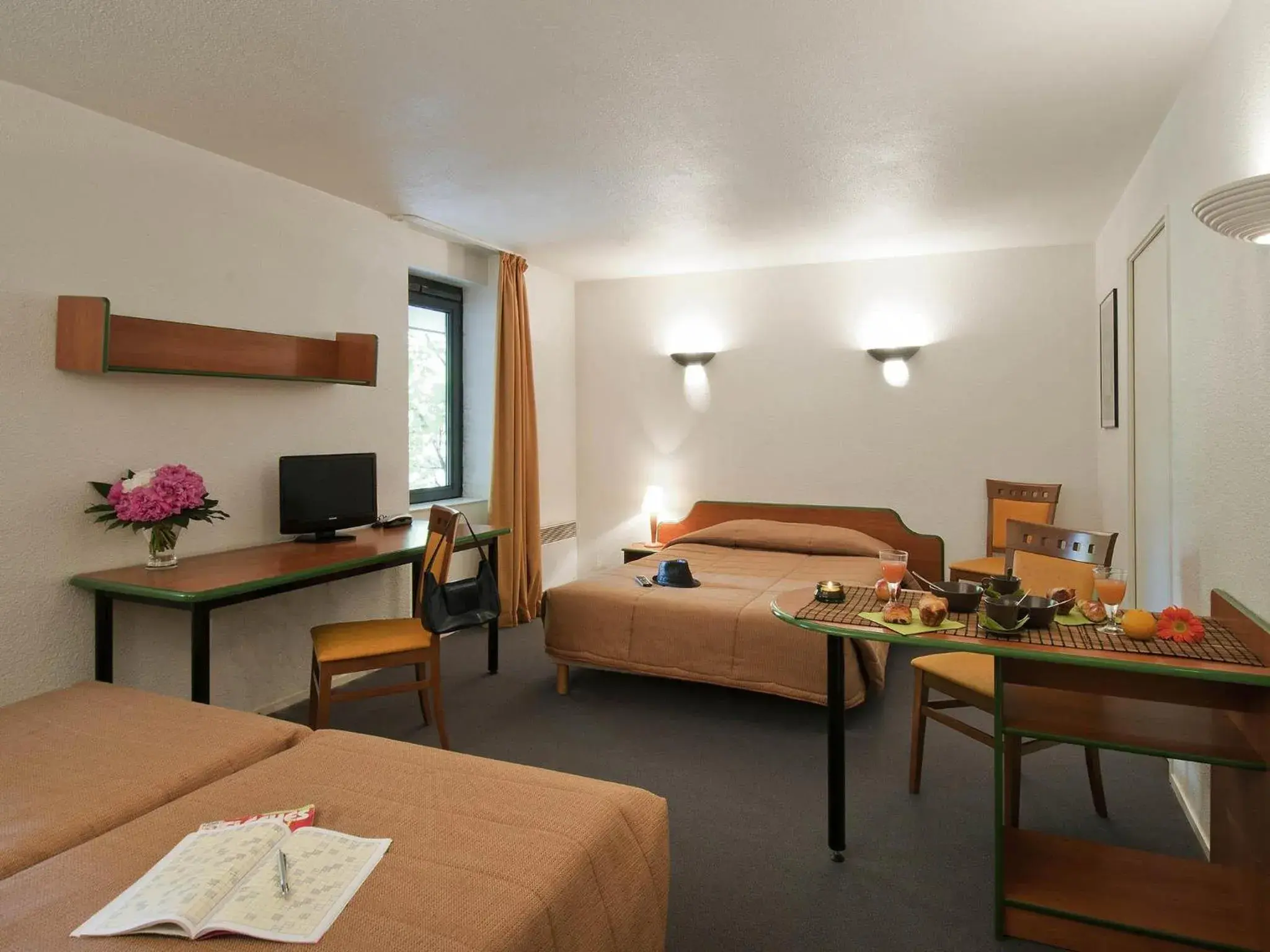 Bedroom, Bed in Aparthotel Adagio Access La Défense - Léonard De Vinci Bedroom, Bed in Aparthotel Adagio Access La Défense - Léonard De Vinci