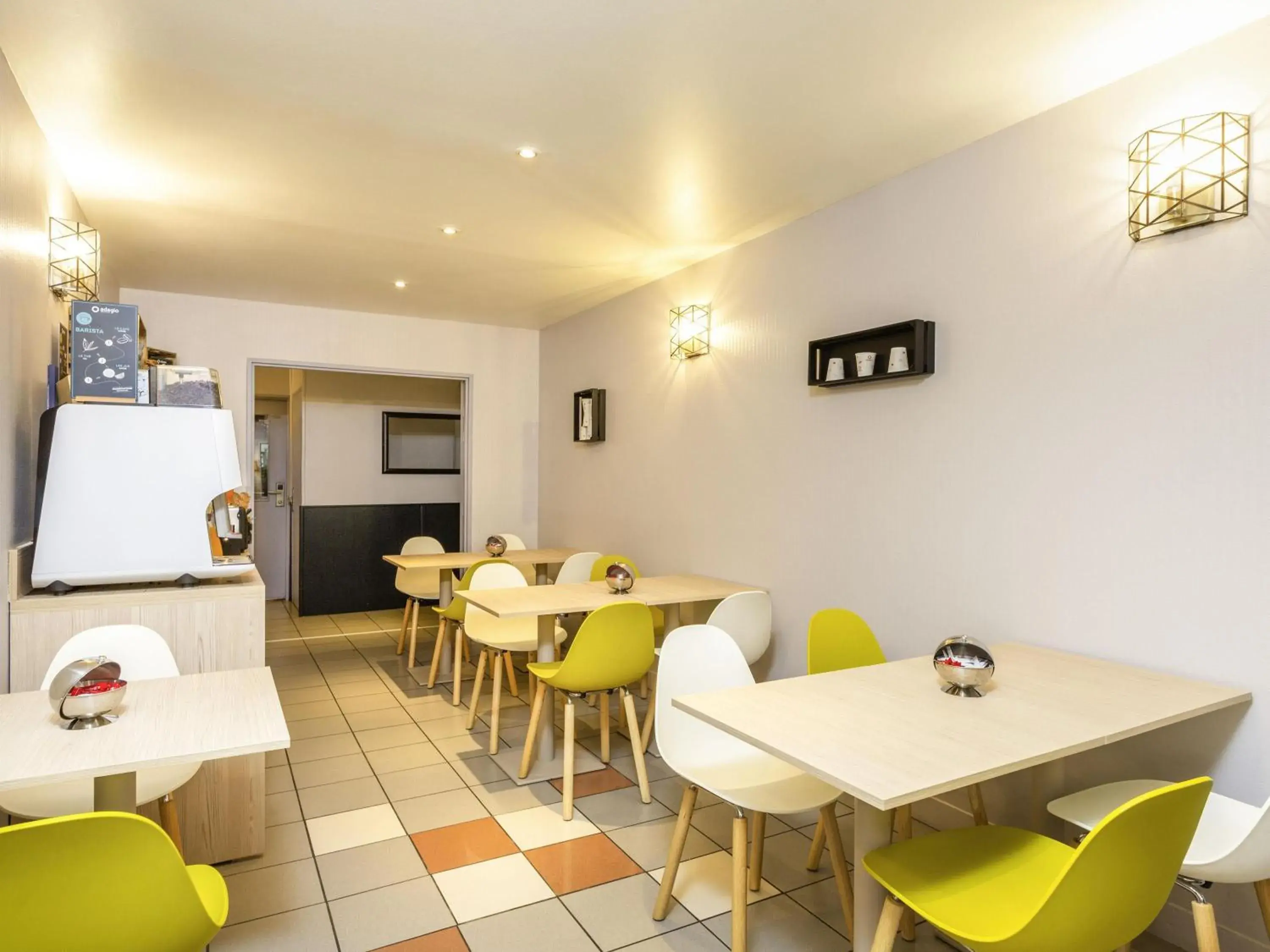 Breakfast in Aparthotel Adagio Access La Défense - Léonard De Vinci Breakfast in Aparthotel Adagio Access La Défense - Léonard De Vinci