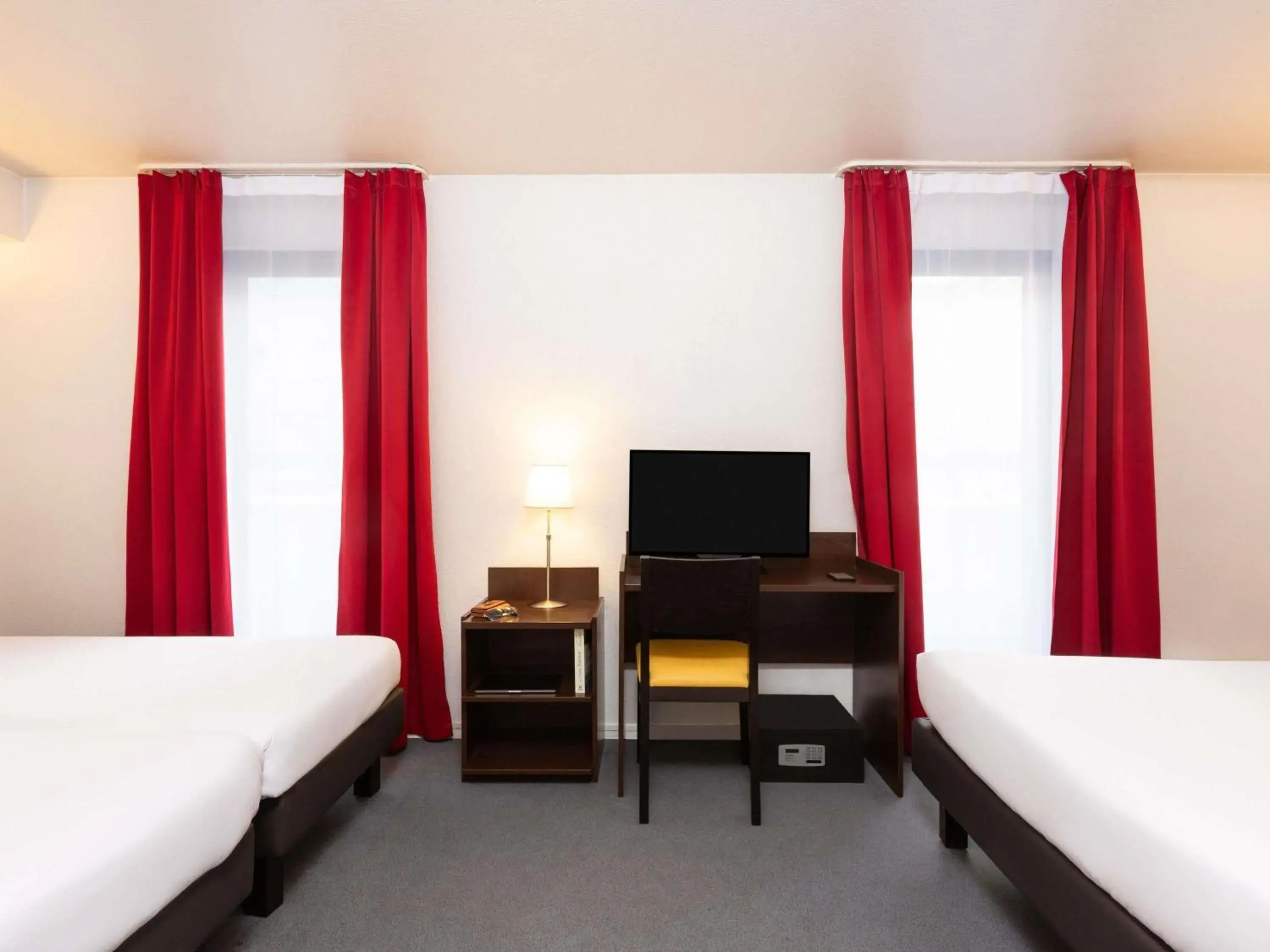 Bedroom, Bed in Aparthotel Adagio Access La Défense - Léonard De Vinci Bedroom, Bed in Aparthotel Adagio Access La Défense - Léonard De Vinci