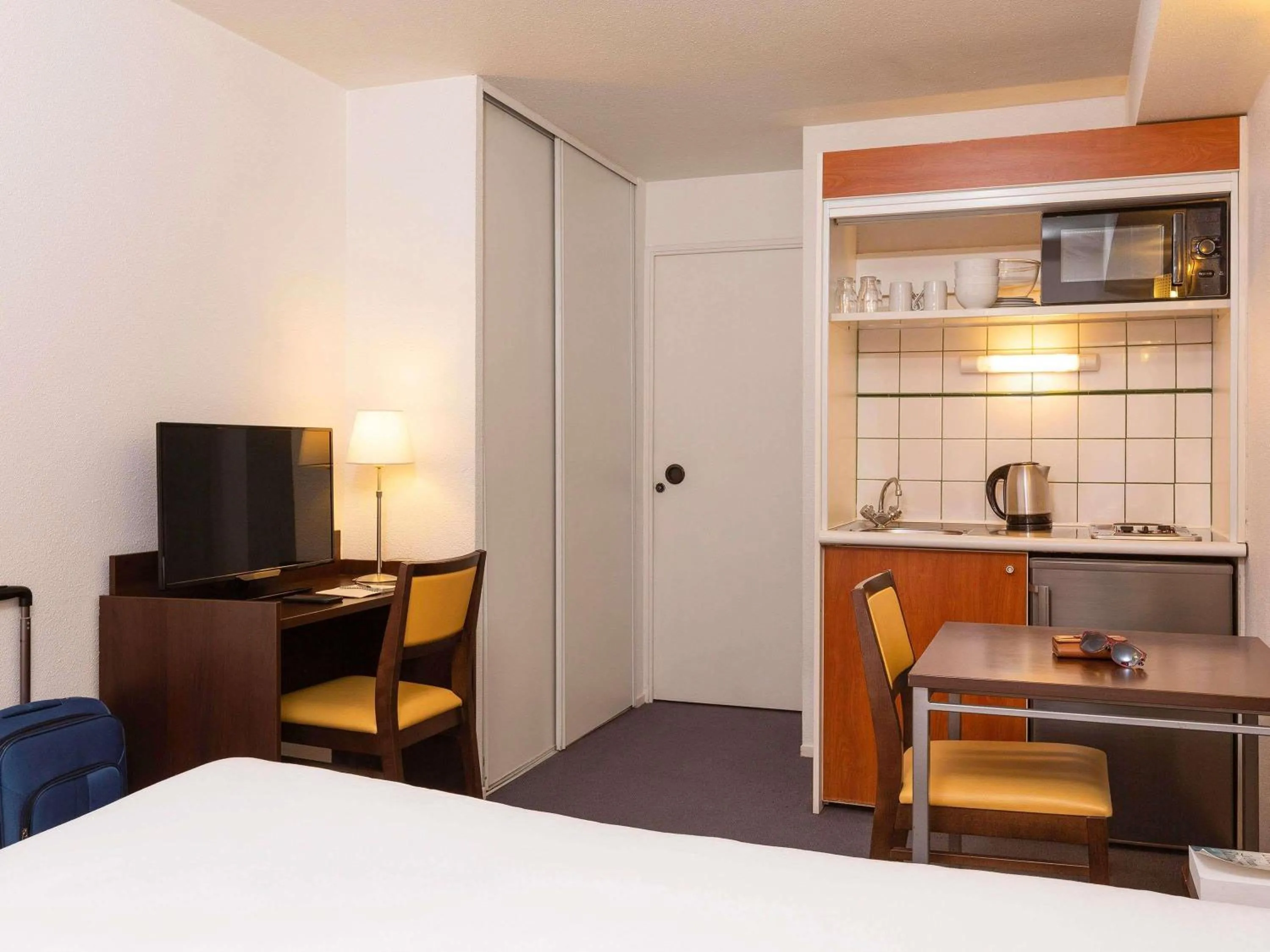 Bedroom, Bed in Aparthotel Adagio Access La Défense - Léonard De Vinci