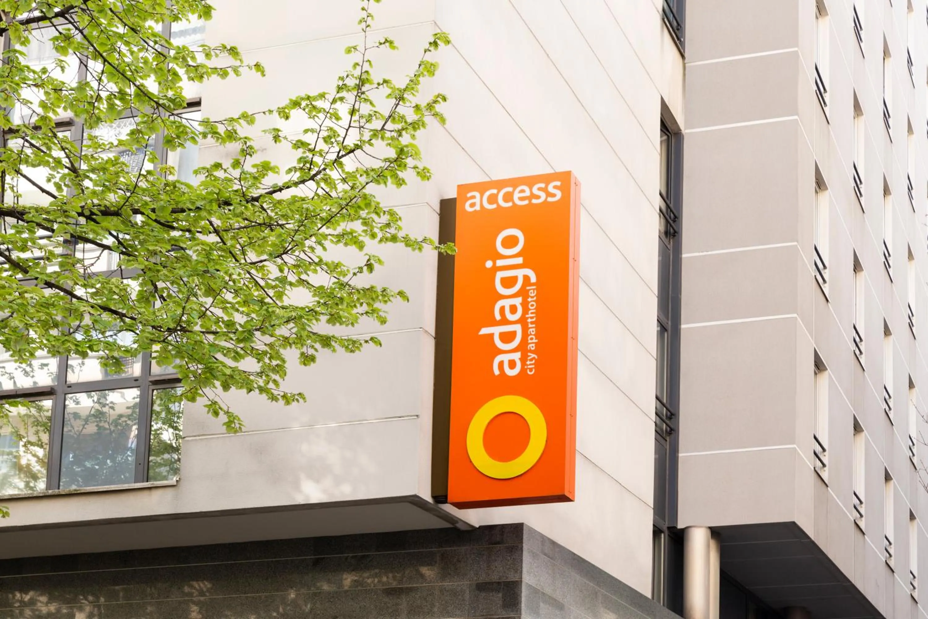 Facade/entrance in Aparthotel Adagio Access La Défense - Léonard De Vinci