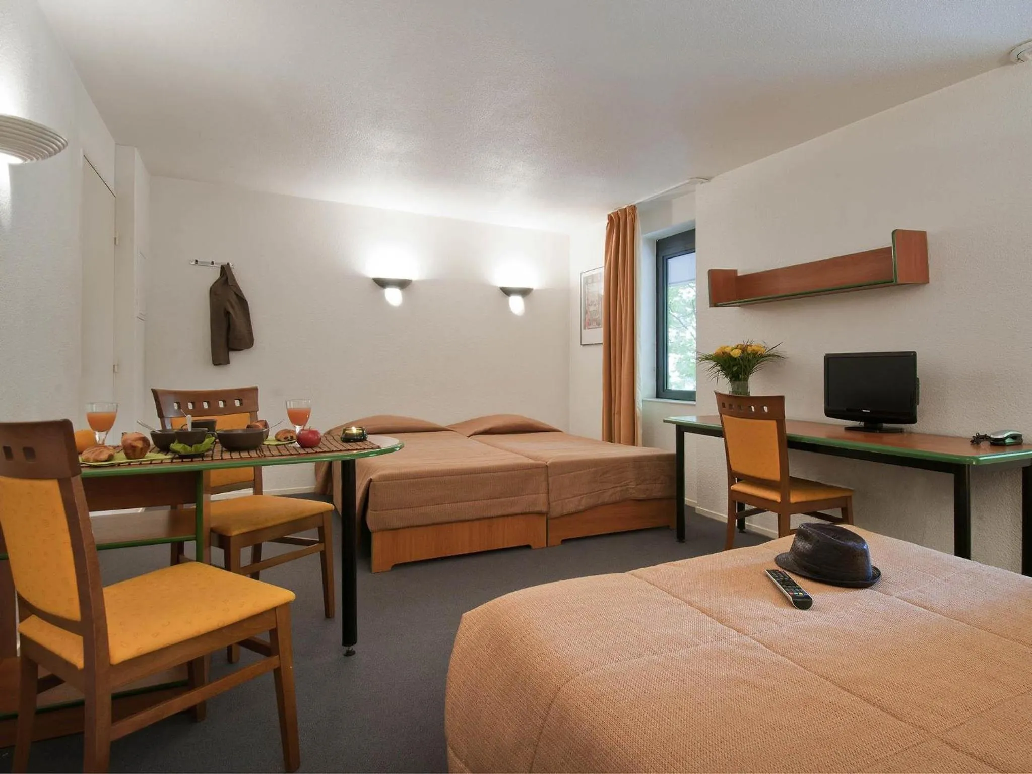 Bedroom, Bed in Aparthotel Adagio Access La Défense - Léonard De Vinci