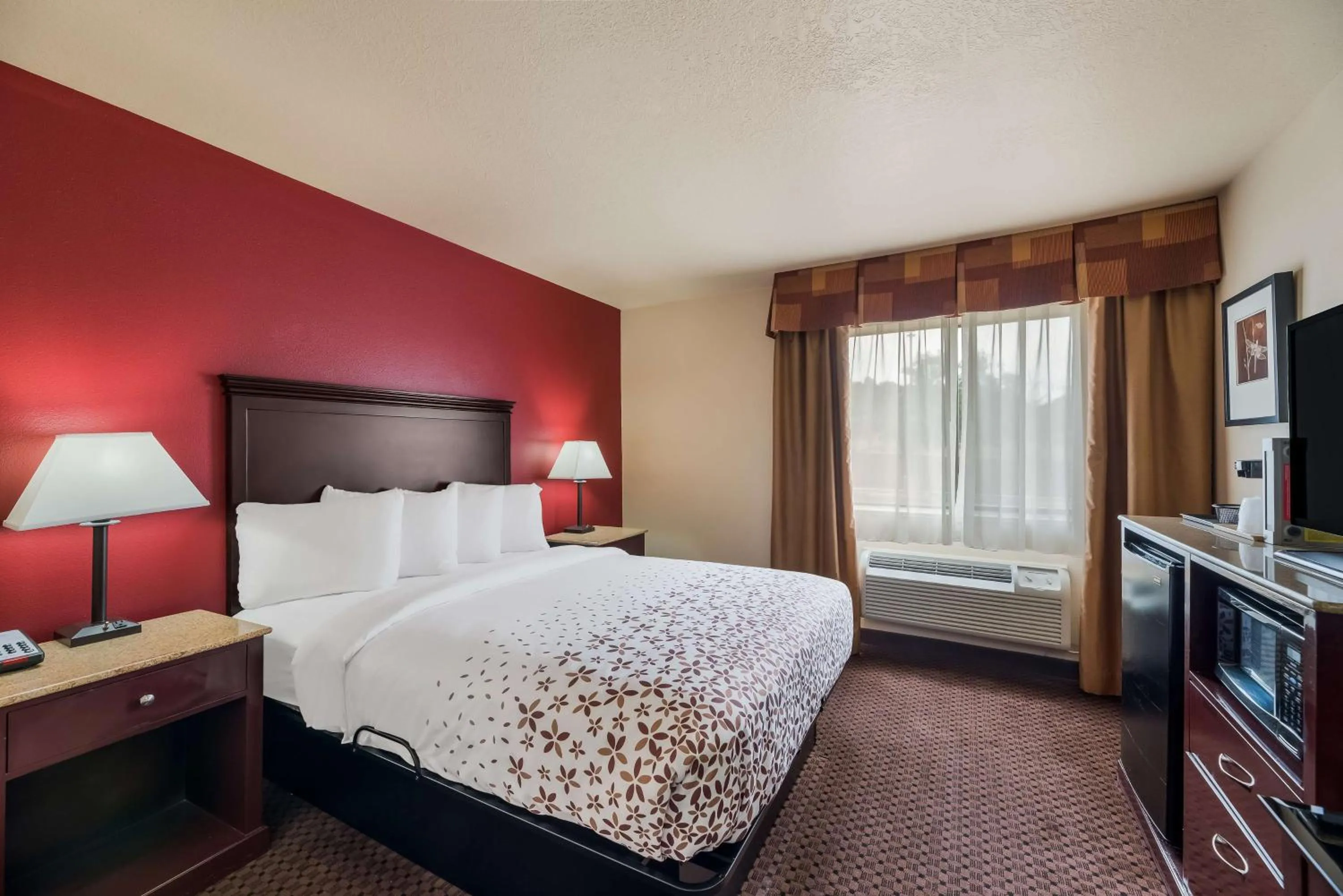 Bedroom, Bed in SureStay Plus Hotel by Best Western Silver City