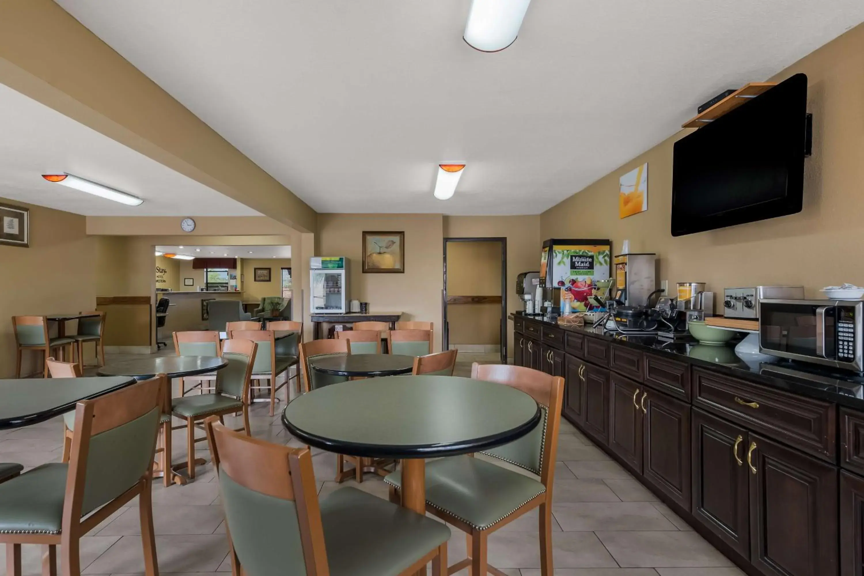 Breakfast in SureStay Plus Hotel by Best Western Silver City Breakfast in SureStay Plus Hotel by Best Western Silver City