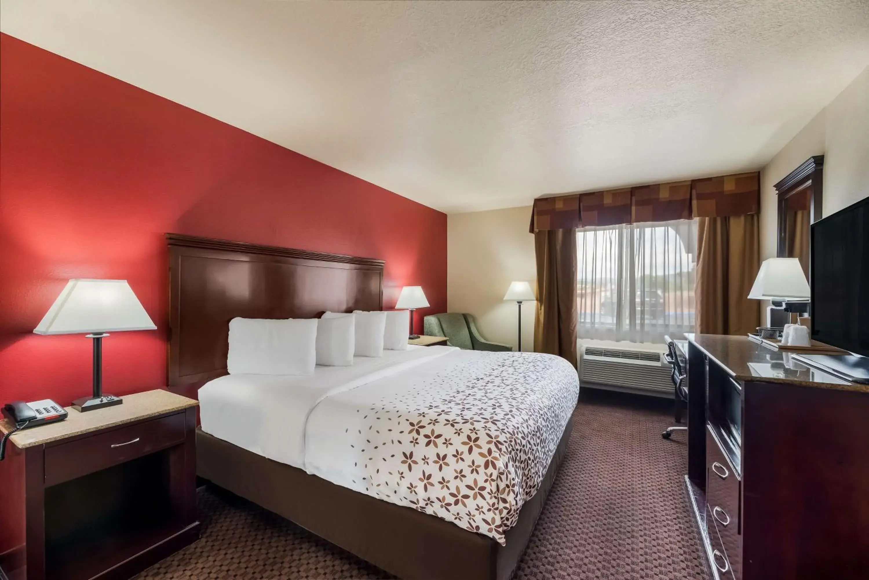 Bedroom, Bed in SureStay Plus Hotel by Best Western Silver City Bedroom, Bed in SureStay Plus Hotel by Best Western Silver City
