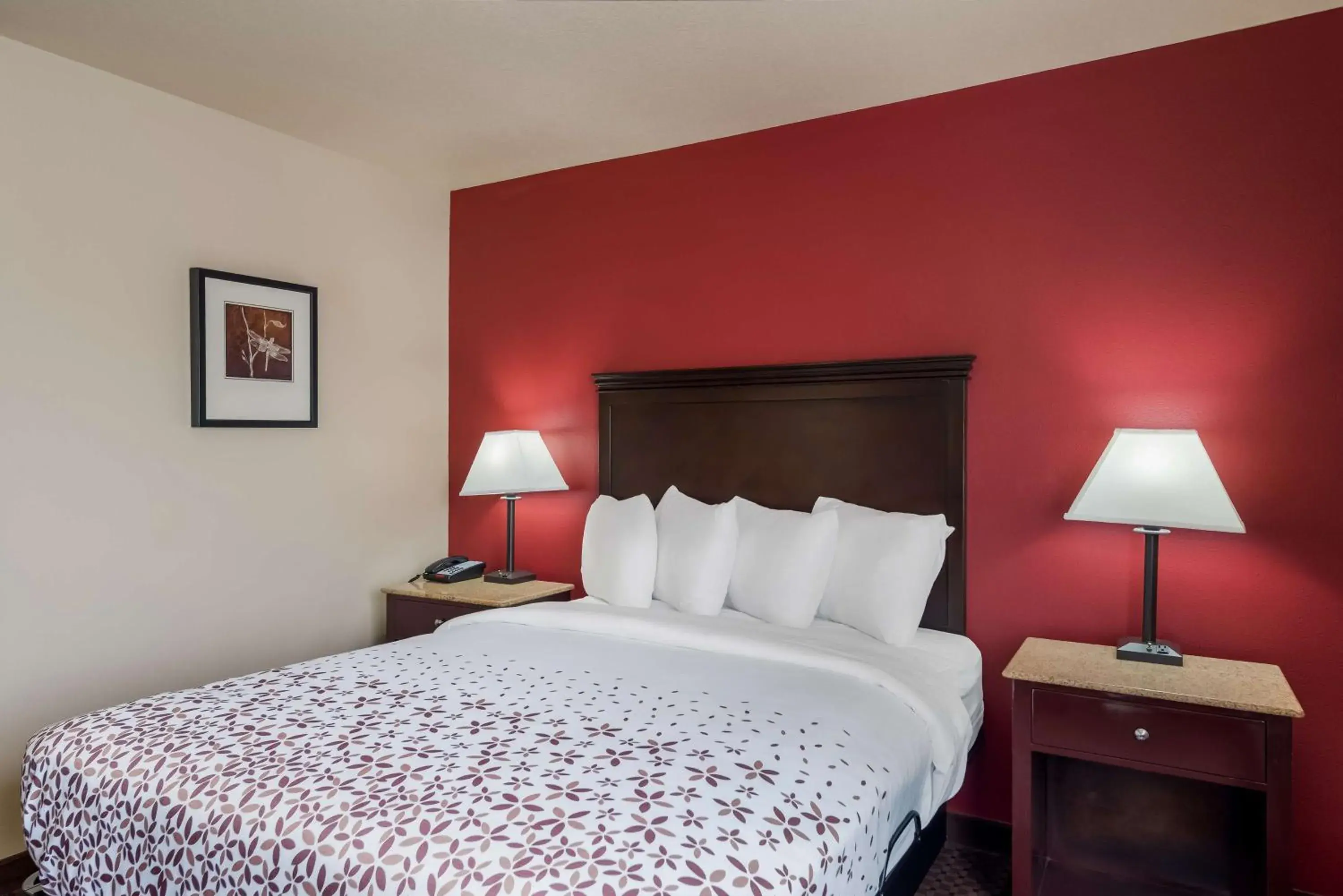 Bedroom, Bed in SureStay Plus Hotel by Best Western Silver City Bedroom, Bed in SureStay Plus Hotel by Best Western Silver City