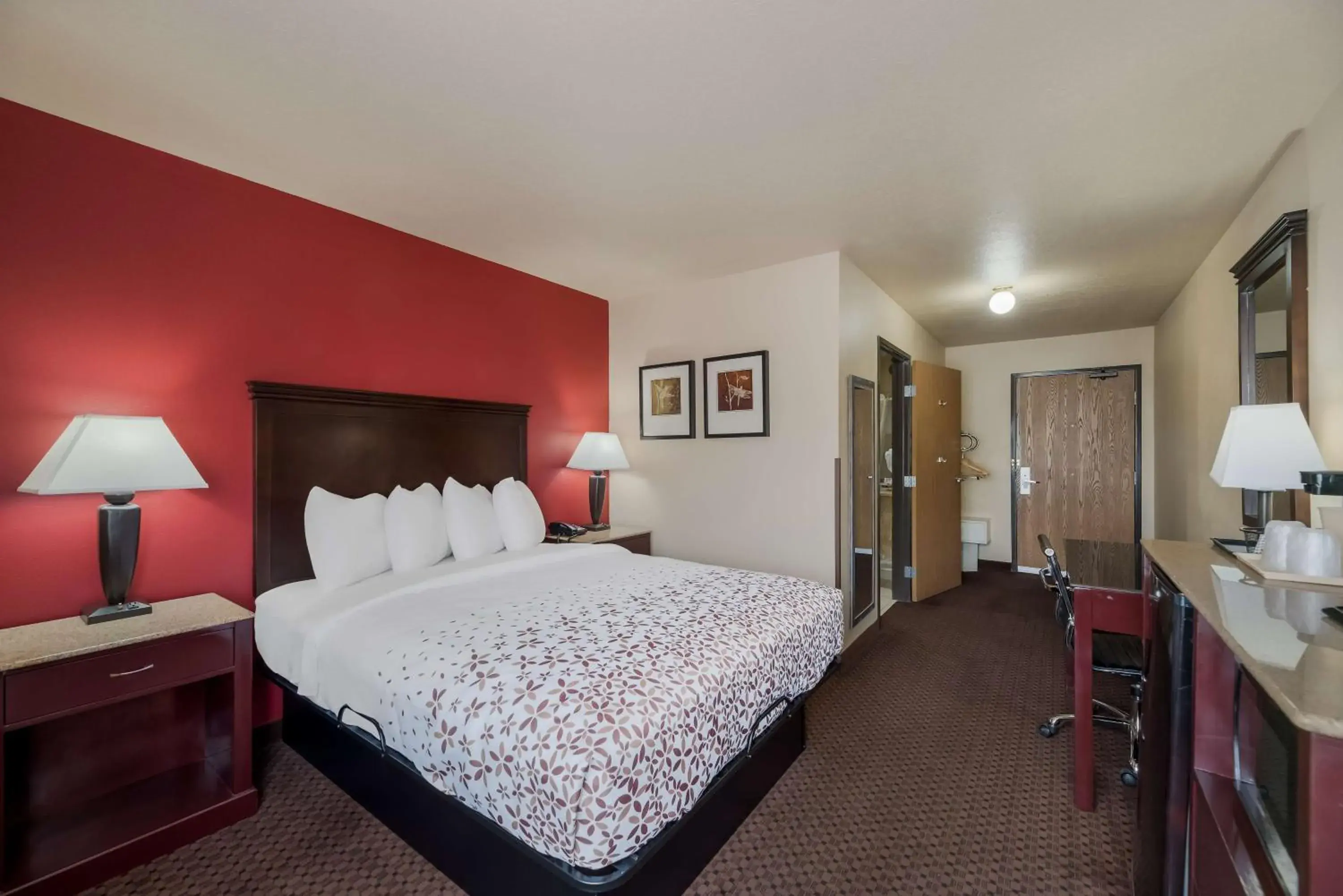 Bedroom, Bed in SureStay Plus Hotel by Best Western Silver City Bedroom, Bed in SureStay Plus Hotel by Best Western Silver City