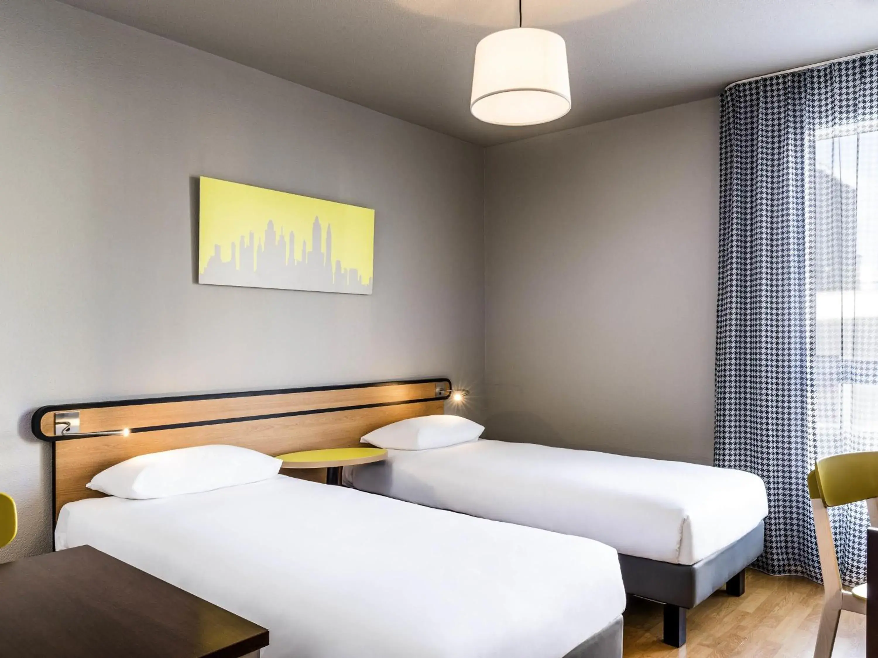 Bedroom, Bed in Aparthotel Adagio Access Paris Vanves - Porte de Châtillon Bedroom, Bed in Aparthotel Adagio Access Paris Vanves - Porte de Châtillon