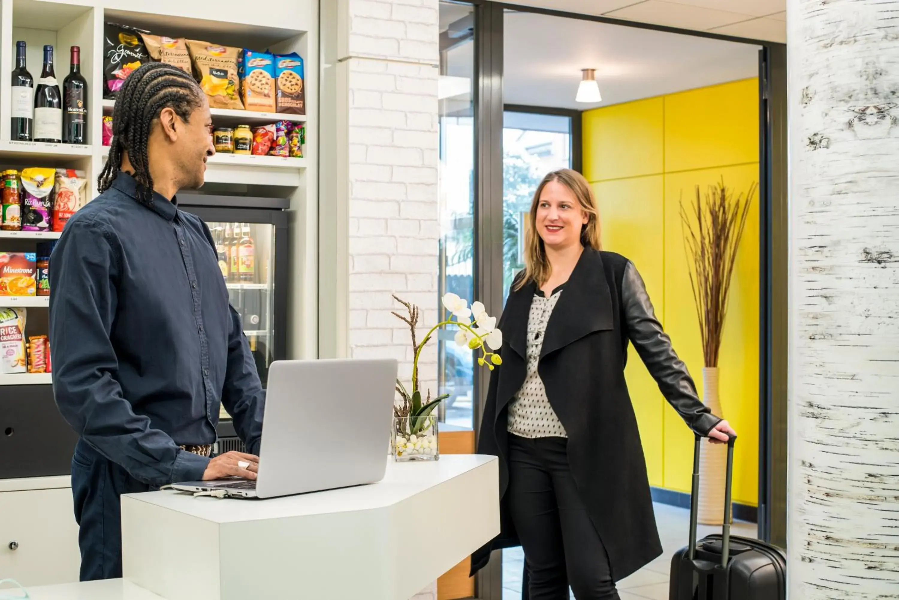Lobby or reception in Aparthotel Adagio Access Paris Vanves - Porte de Châtillon Lobby or reception in Aparthotel Adagio Access Paris Vanves - Porte de Châtillon