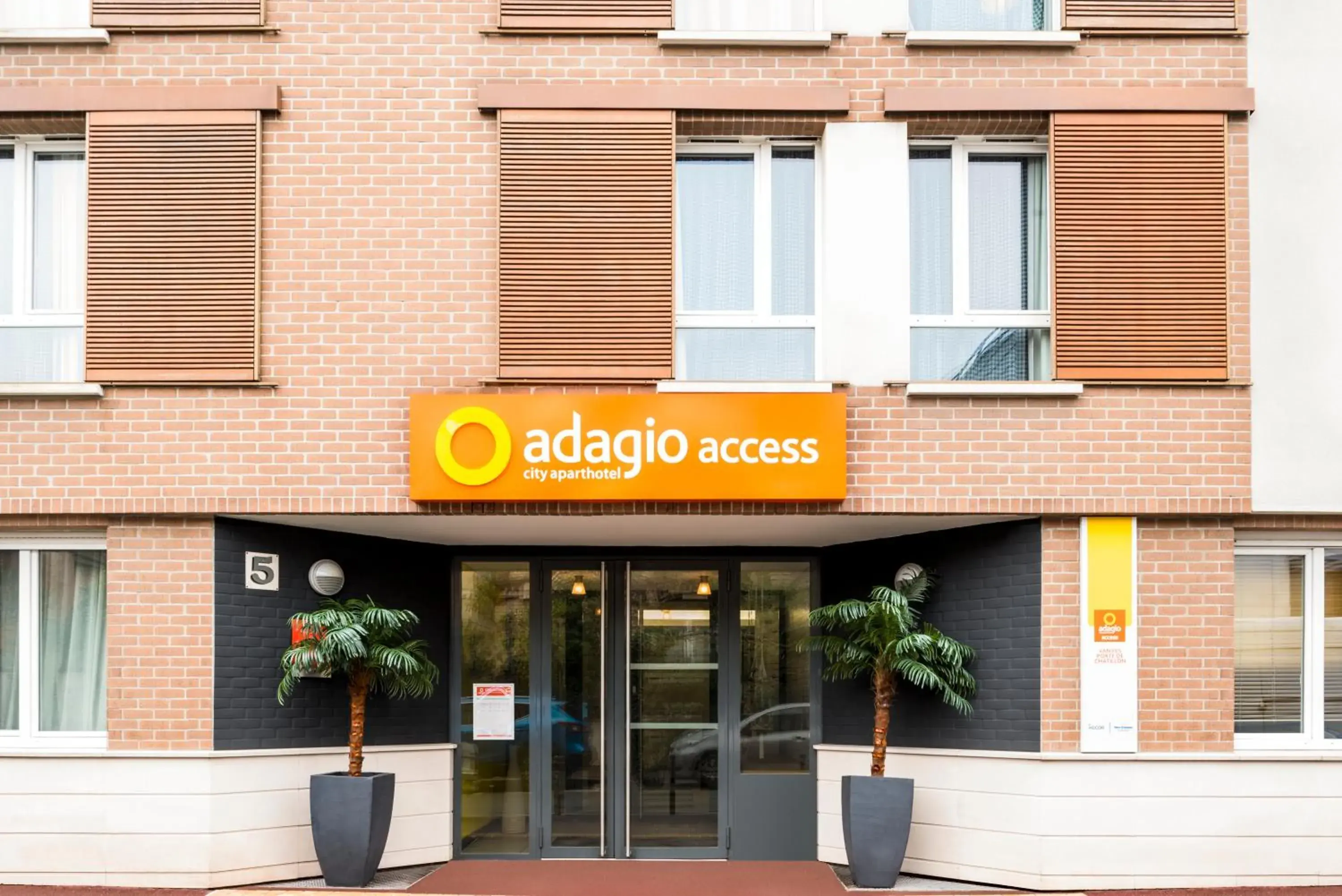 Facade/entrance in Aparthotel Adagio Access Paris Vanves - Porte de Châtillon Facade/entrance in Aparthotel Adagio Access Paris Vanves - Porte de Châtillon