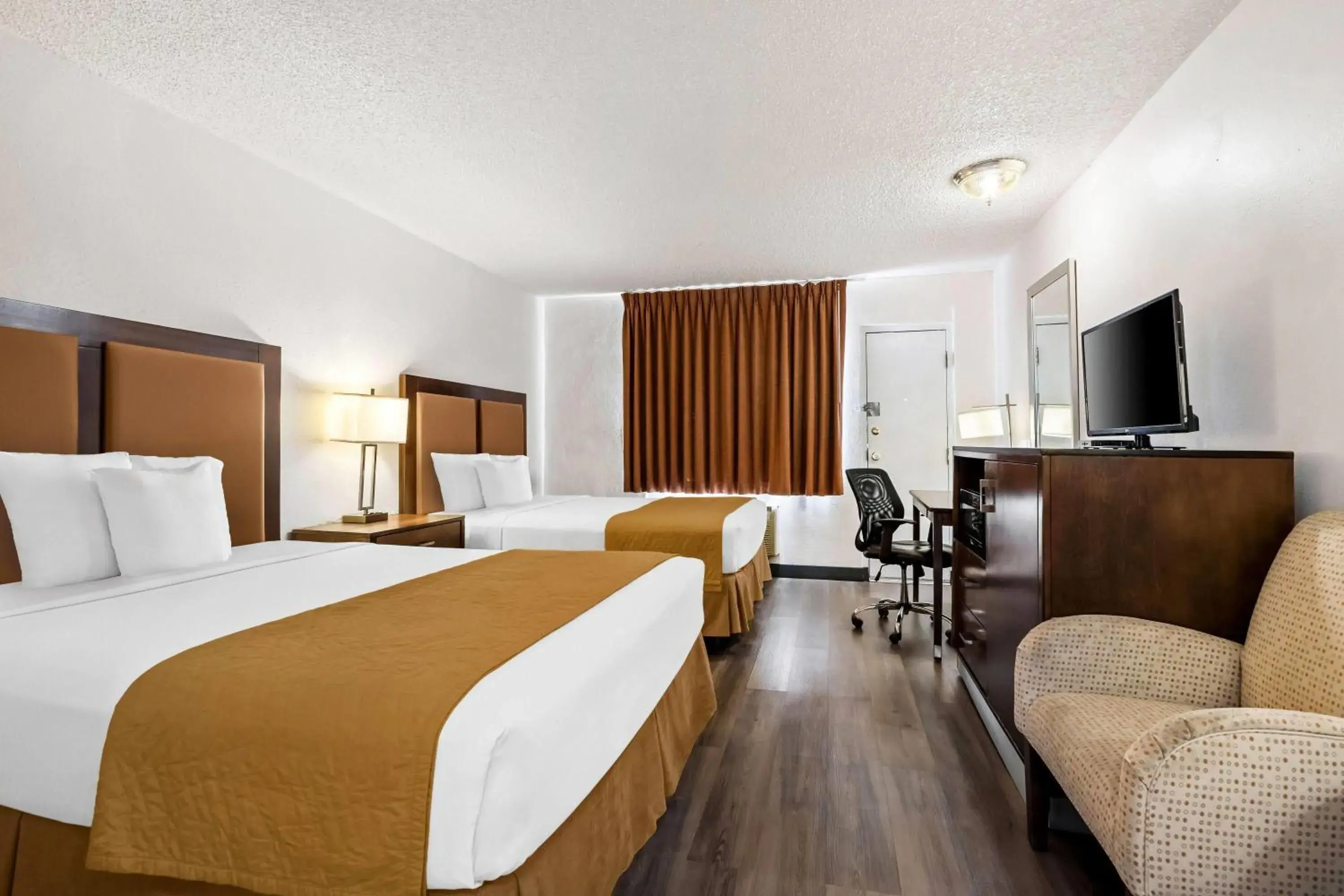 Bed in Travelodge by Wyndham Page, View of Lake Powell Bed in Travelodge by Wyndham Page, View of Lake Powell