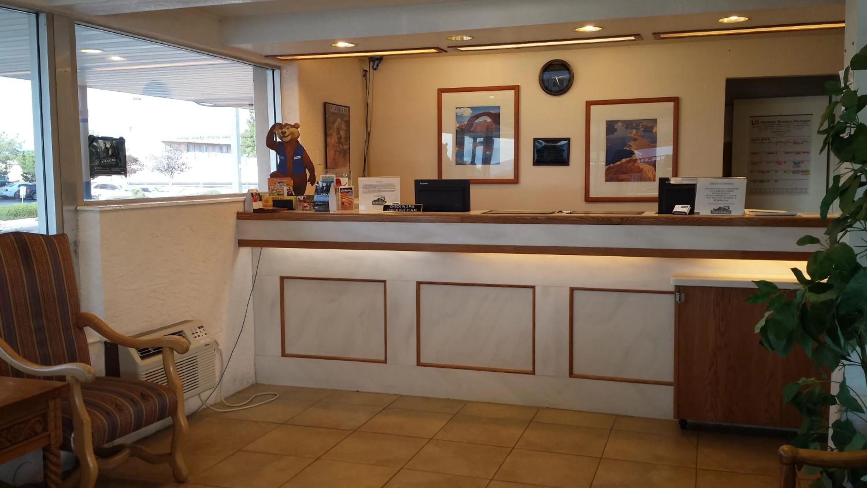 Lobby or reception in Travelodge by Wyndham Page, View of Lake Powell