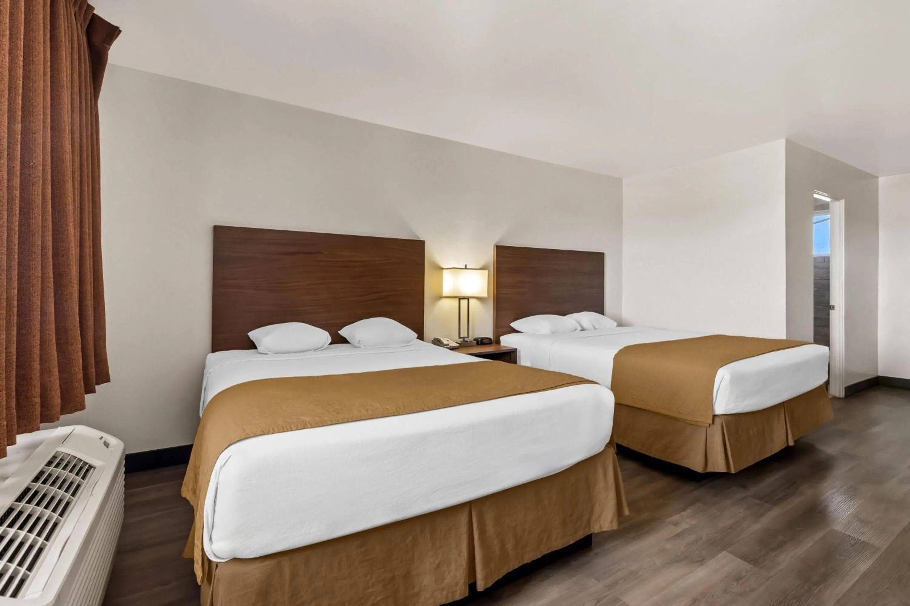 Bed in Travelodge by Wyndham Page, View of Lake Powell