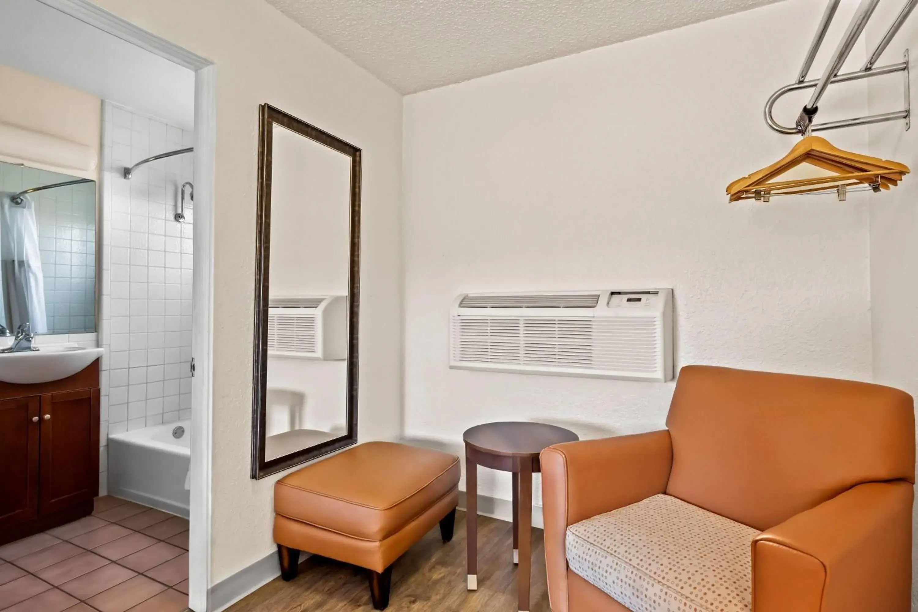 Bed in Travelodge by Wyndham Page, View of Lake Powell Bed in Travelodge by Wyndham Page, View of Lake Powell