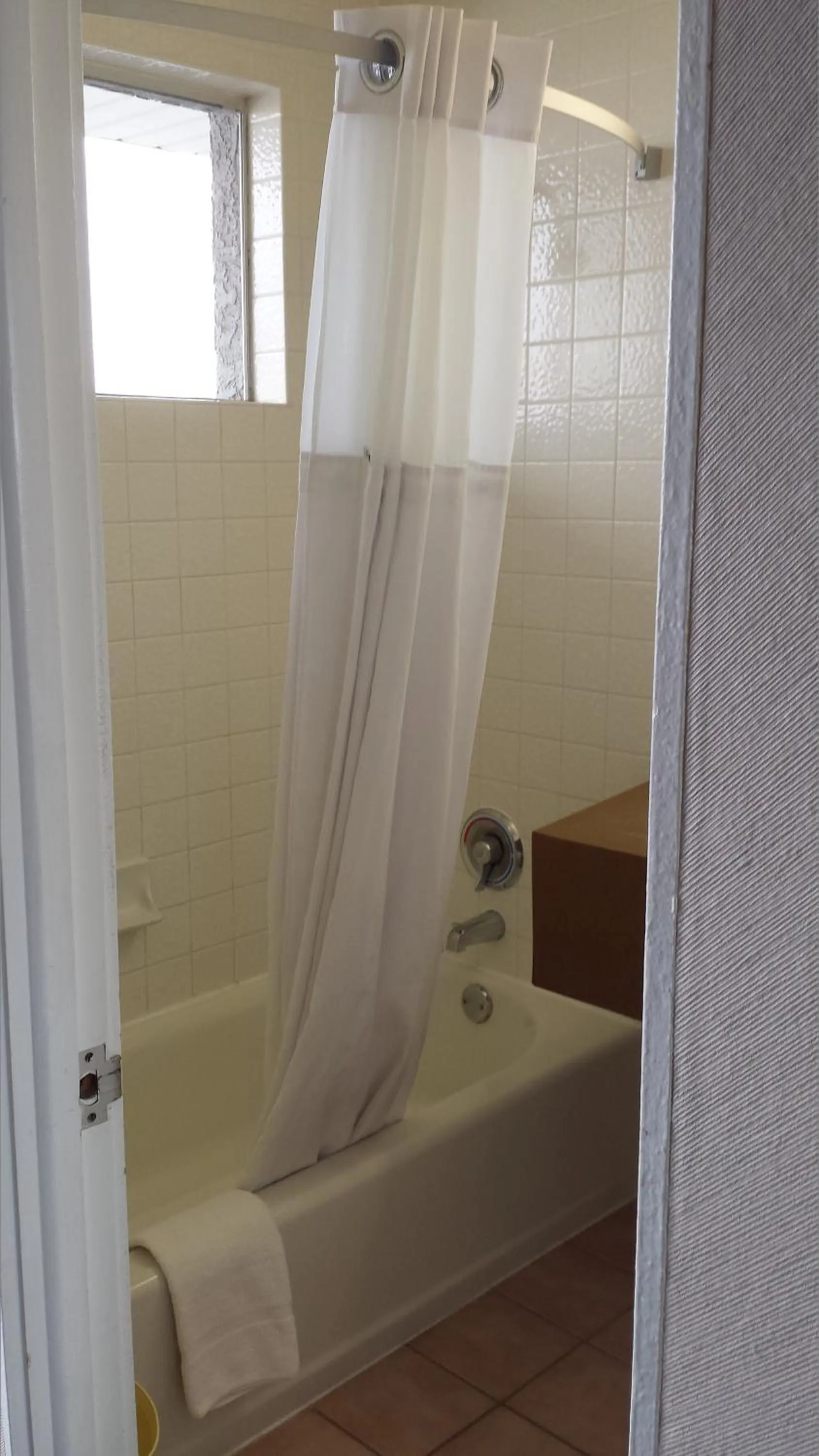 Bathroom in Travelodge by Wyndham Page, View of Lake Powell