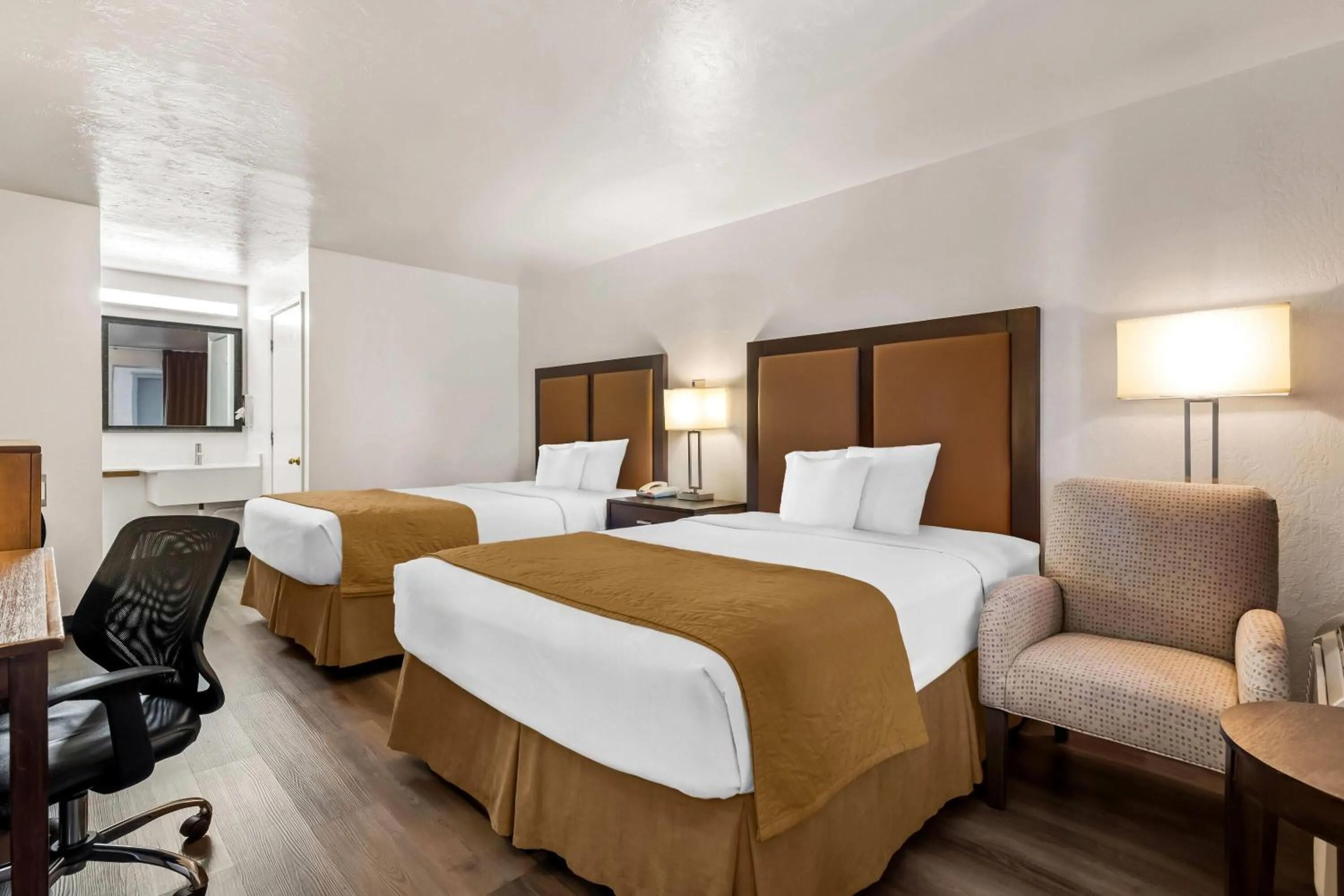 Bed in Travelodge by Wyndham Page, View of Lake Powell