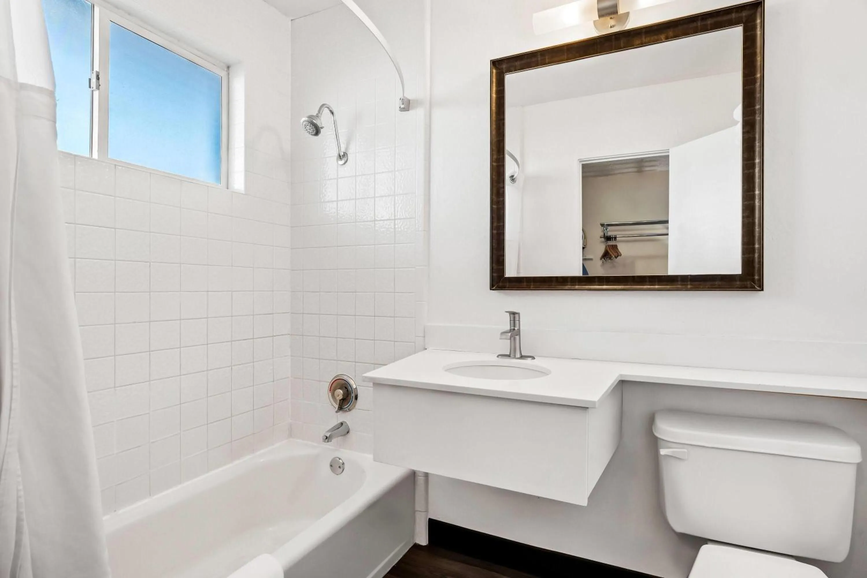 Bathroom in Travelodge by Wyndham Page, View of Lake Powell