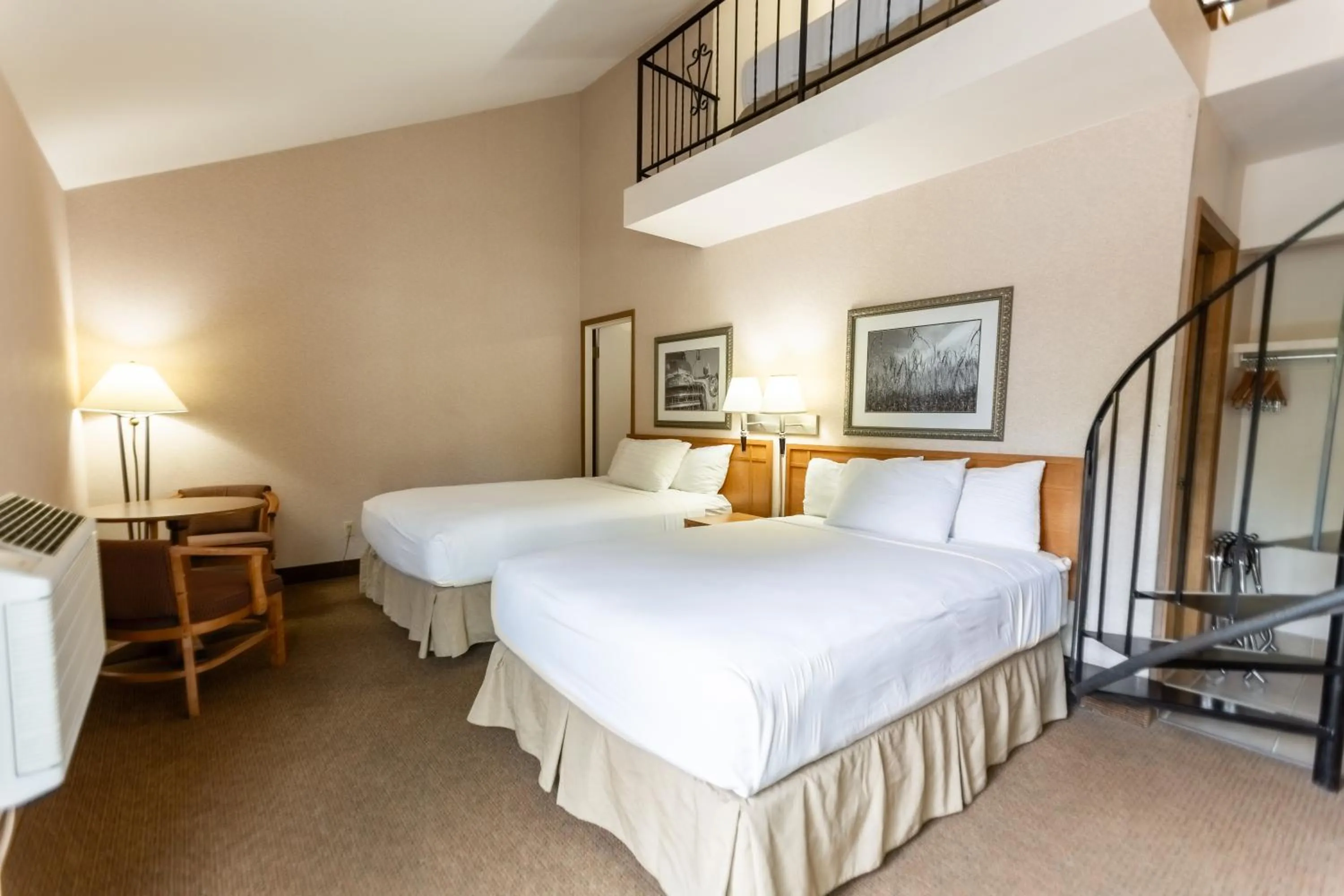 Bed in RiverTree Inn & Suites
